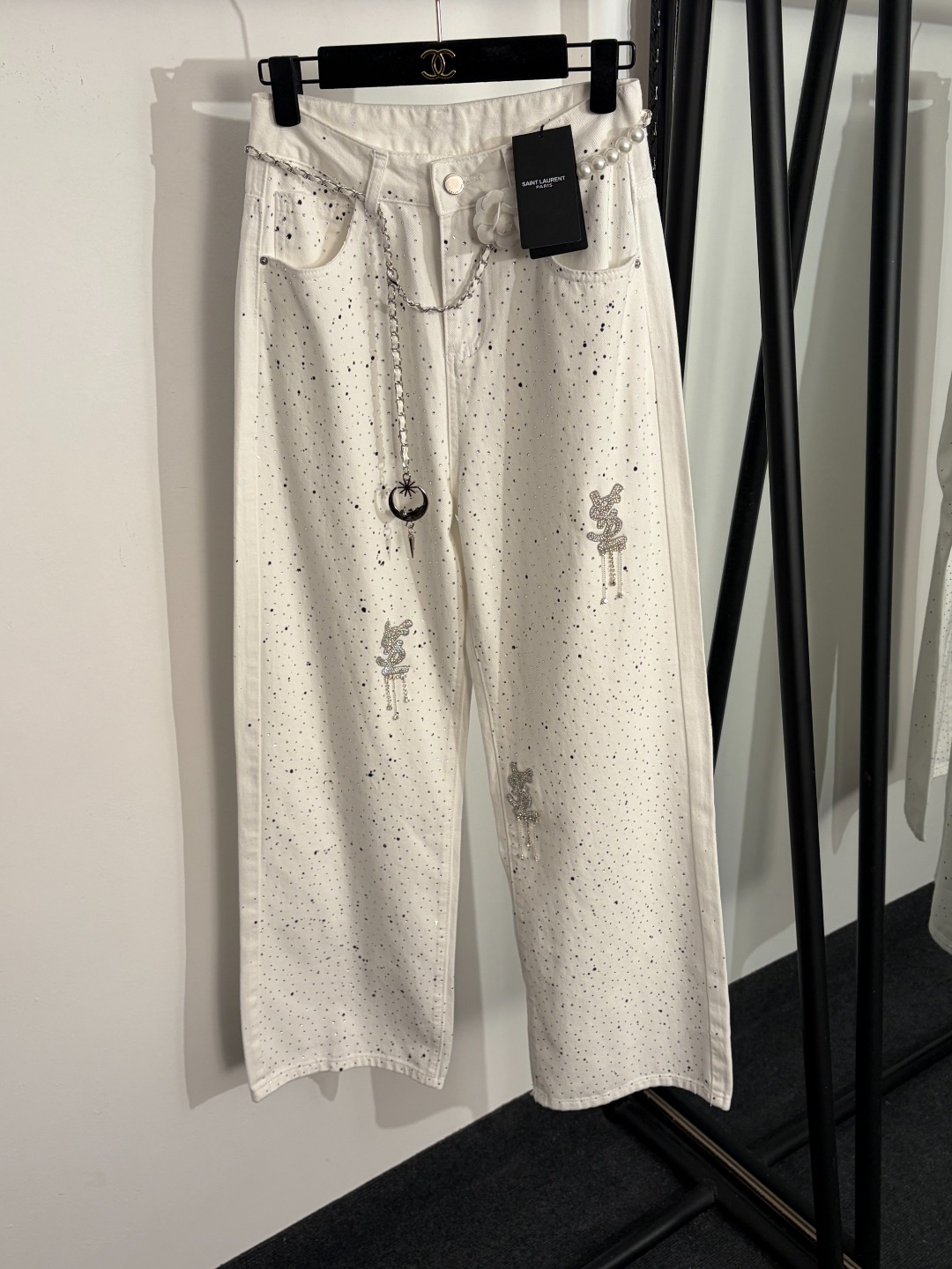 NO:755613,Model No. 20261615 YSL* new camellia pearl chain belt, all-over hot diamond fashion versatile denim trousers, white, S-XL, [M size waist 68, trouser length 106; weight 0.565kg], Saint Laurent-Clothing, saint laurent, saint laurent,19860909款号20261615 YSL*新款 山茶花珍珠链条腰带 满身烫钻时尚百搭牛仔长裤,白色,S-XL,【M码腰围68,裤长106；重量0.565kg】,圣罗兰-服装,saint laurent,saint laurent,,Women's clothing