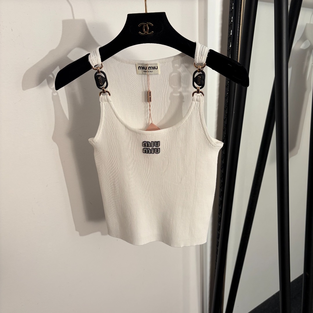 NO:779245,Model number 20262214 Miumi* new hot diamond logo letter love metal buckle knitted camisole, white, yellow, black, pink, red, orange, green, [One size fits all bust 62, length 44; weight 0.135kg], Miumiu-clothing, miumiu,19860909款号20262214 Miumi*新款烫钻logo字母 爱心金属扣针织吊带背心,白色,黄色,黑色,粉红色,红色,橘色,绿色,【均码胸围62,长44；重量0.135kg】,缪缪-服装,miumiu,,Women's clothing