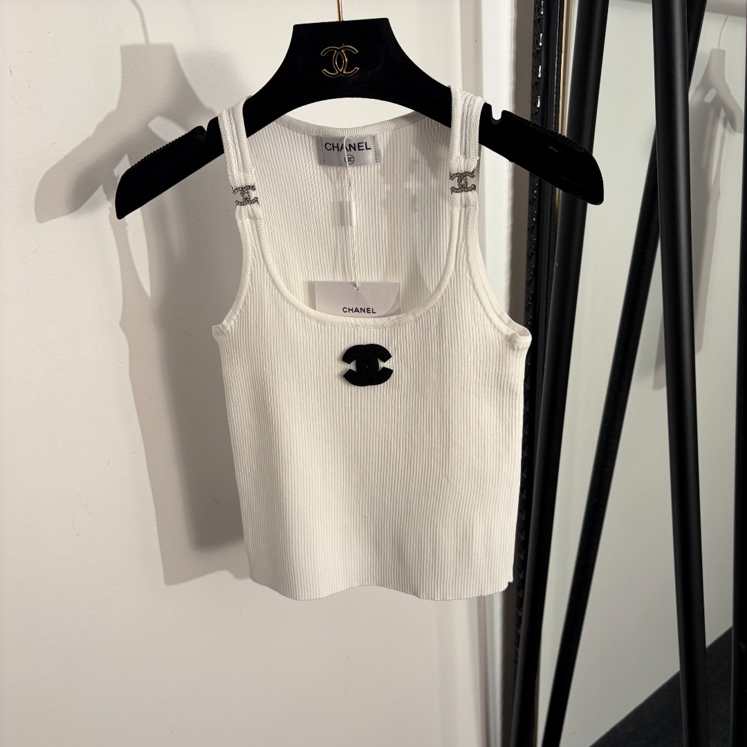 NO:779324,Model No. 20262222 Chane* new style Xiaoxiang logo patch knitted camisole, white, green, pink, orange, black, yellow, [one size fits all bust 60, length 45; weight 0.115kg], Chanel - clothing, chanel, chanel,19860909款号20262222 Chane*新款 小香logo贴布针织吊带背心,白色,绿色,粉红色,橘色,黑色,黄色,【均码胸围60,长45；重量0.115kg】,香奈儿-服装,chanel,chanel,,Women's clothing