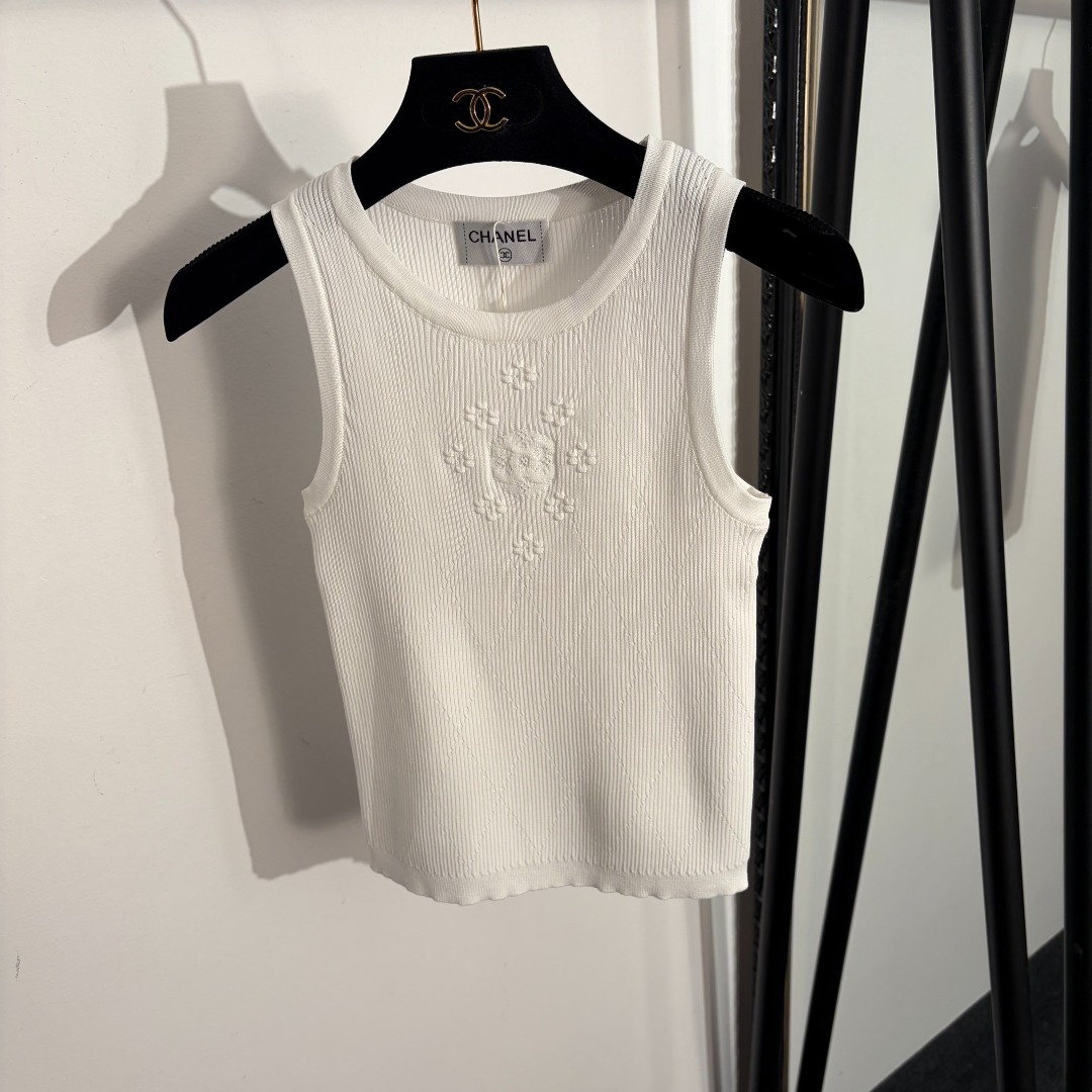 NO:779309,Model No. 20262237 Chane* new Xiaoxiang logo knitted vest, white, peacock blue, gray, [one size fits all bust 64, length 46; weight 0.130kg], Chanel-clothing, chanel, chanel,19860909款号20262237 Chane*新款 小香logo针织背心,白色,孔雀蓝,灰色,【均码胸围64,长46；重量0.130kg】,香奈儿-服装,chanel,chanel,,Women's clothing