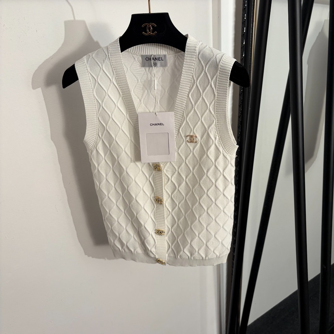 NO:779303,Model No. 20262294 Chane*new style Xiaoxiang logo diamond plaid V-neck knitted vest, white, black, [One size fits all bust 76, length 51; weight 0.150kg], Chanel-clothing, chanel, chanel,19860909款号20262294 Chane*新款 小香logo菱格子V领针织马甲背心,白色,黑色,【均码胸围76,长51；重量0.150kg】,香奈儿-服装,chanel,chanel,,Women's clothing