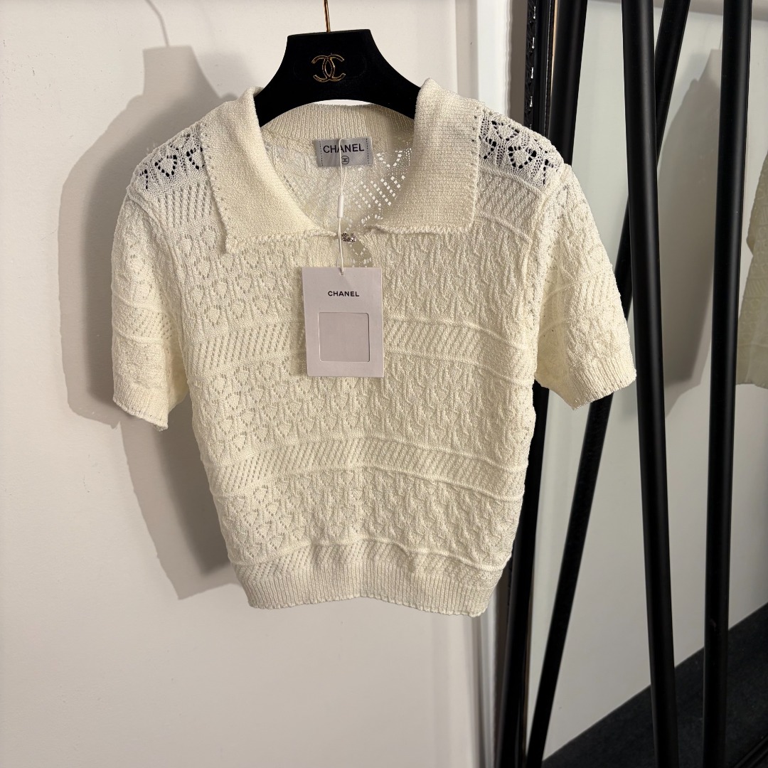 NO:779293,Model number 20262301 Chane* new style small fragrant lapel short-sleeved hollow sweater top, off-white, yellow, pink, [one size fits all shoulder width 37, bust 86, sleeve length 19, length 48; weight 0.235kg], Chanel-clothing, chanel, chanel, T-shirt,19860909款号20262301 Chane*新款 小香风翻领短袖镂空针织衫 上衣,米白色,黄色,粉色,【均码肩宽37,胸围86,袖长19,长48；重量0.235kg】,香奈儿-服装,chanel,chanel,T-shirt,,Women's clothing