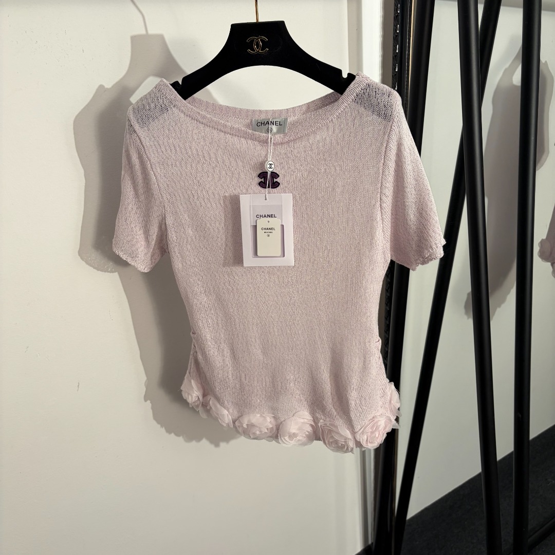 NO:779287,Model No. 20269 Chane* new style Xiaoxiang logo embroidered patch rose flower slim short-sleeved wool sweater top, light pink, light green, 36 38 40, [38 size bust 80, sleeve length 18, length 53; weight 0.180kg], Chanel-clothing, chanel, chanel, T-shirt,19860909款号20269 Chane*新款 小香logo刺绣贴布 玫瑰花朵修身短袖羊毛针织衫上衣,浅粉色,浅绿色,36 38 40,【38码胸围80,袖长18,长53；重量0.180kg】,香奈儿-服装,chanel,chanel,T-shirt,,Women's clothing