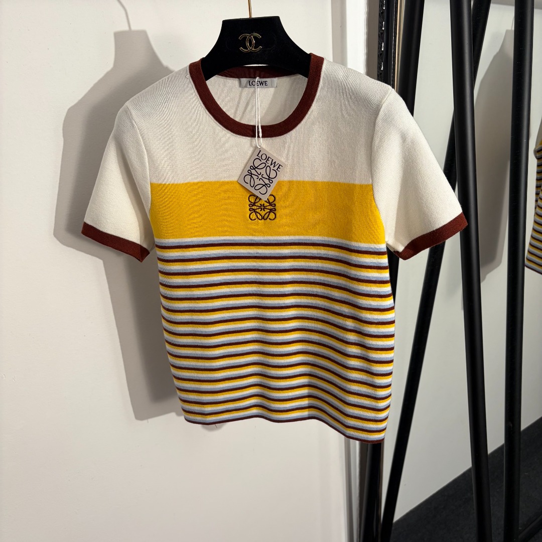 NO:779201,Style number 20262317 Loew* new logo embroidered color block striped short-sleeved wool sweater T-shirt, yellow, SML, [S size bust 84, sleeve length 19, length 54; weight 0.215kg], Loew-clothing, loewe, loewe, T-shirt, tees, t-shirt,19860909款号20262317 Loew*新款logo刺绣拼色条纹短袖羊毛针织衫T恤,黄色,SML,【S码胸围84,袖长19,长54；重量0.215kg】,罗意威-服装,loewe,loewe,T-shirt,tees，t-shirt,,Women's clothing