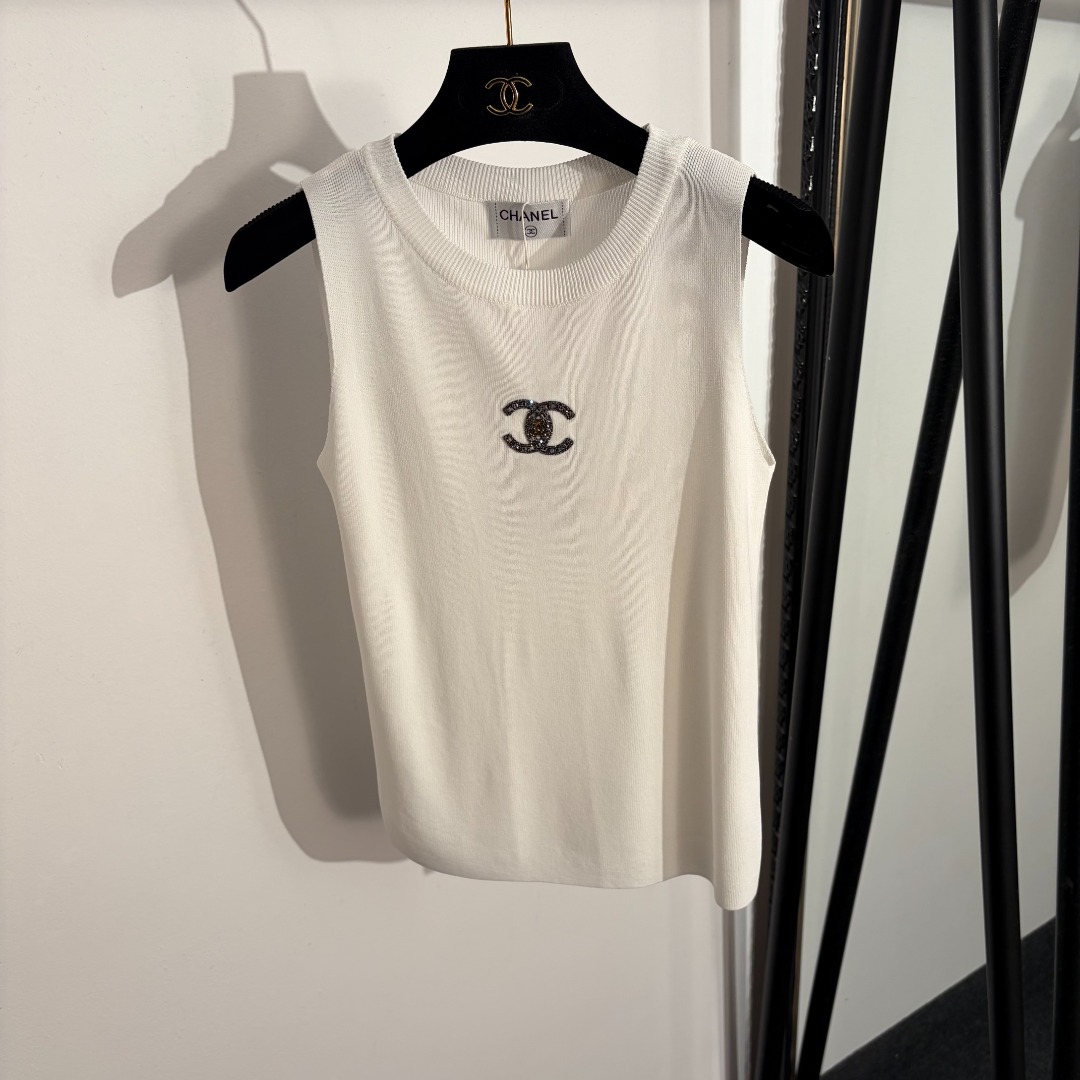 NO:779258,Model No. 20262391 Chane*new model Xiaoxiang logo hot-drilled knitted vest, white, black, [One size fits all bust 70, length 52; weight 0.140kg], Chanel-clothing, chanel, chanel,19860909款号20262391 Chane*新款 小香logo烫钻针织背心,白色,黑色,【均码胸围70,长52；重量0.140kg】,香奈儿-服装,chanel,chanel,,Women's clothing