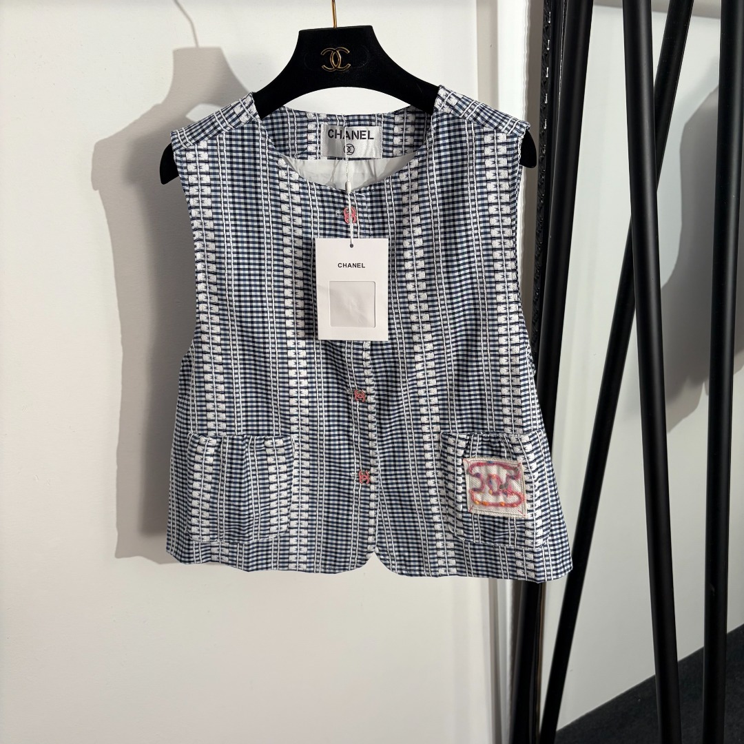 NO:779159,Model No. 20262420 Chane's latest blue striped knitted vest jacket, blue, SML, [M size bust 100, length 54; weight 0.175kg], Chanel - clothing, chanel, chanel, jackets & coats,19860909款号20262420 Chane*新款 蓝色条纹针织马甲外套,蓝色,SML,【M码胸围100,长54；重量0.175kg】,香奈儿-服装,chanel,chanel,jackets & coats,,Women's clothing