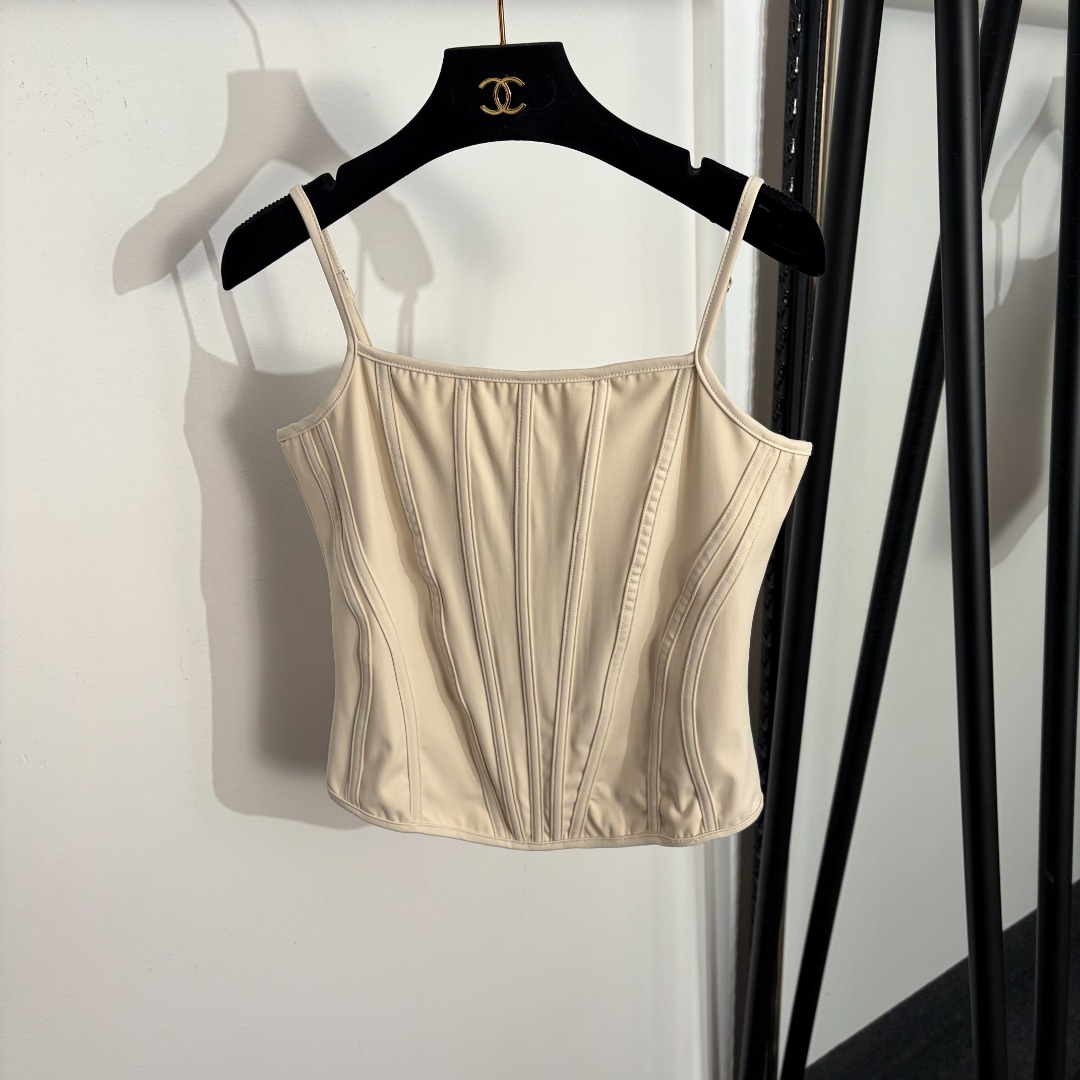 NO:779148,Model No. 20262510 Mugler's latest fishbone striped slim-fit camisole, apricot, purple, dark brown, black, S-XXL, [M size bust 80, length 37; weight 0.165kg], women's clothing,19860909款号20262510 Mugler*新款 鱼骨条纹修身吊带背心,杏色,紫红色,深咖色,黑色,S-XXL,【M码胸围80,长37；重量0.165kg】,女装,,Women's clothing