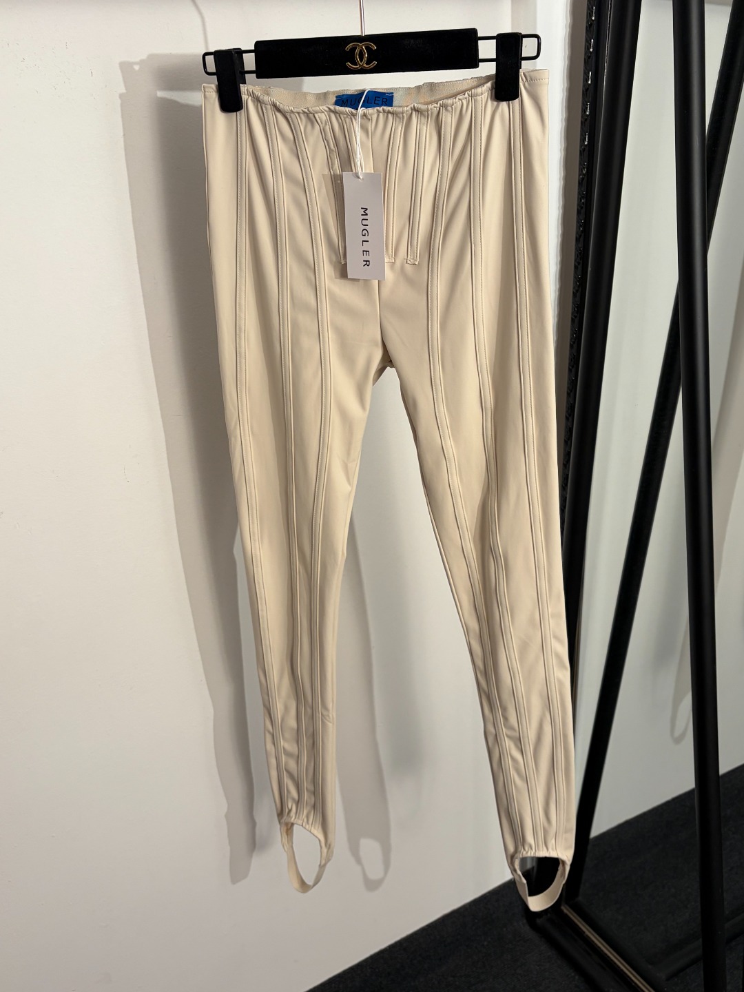 NO:779156,Model No. 20262511 Mugler* new herringbone striped stretch slim leggings, leggings, apricot, purple, dark brown, black, S-XXL, [M size waist 64 stretch, pants length 99; weight 0.270kg], women's clothing,19860909款号20262511 Mugler*新款 鱼骨条纹弹力修身打底裤 踩脚裤,杏色,紫红色,深咖色,黑色,S-XXL,【M码腰围64弹力,裤长99；重量0.270kg】,女装,,Women's clothing
