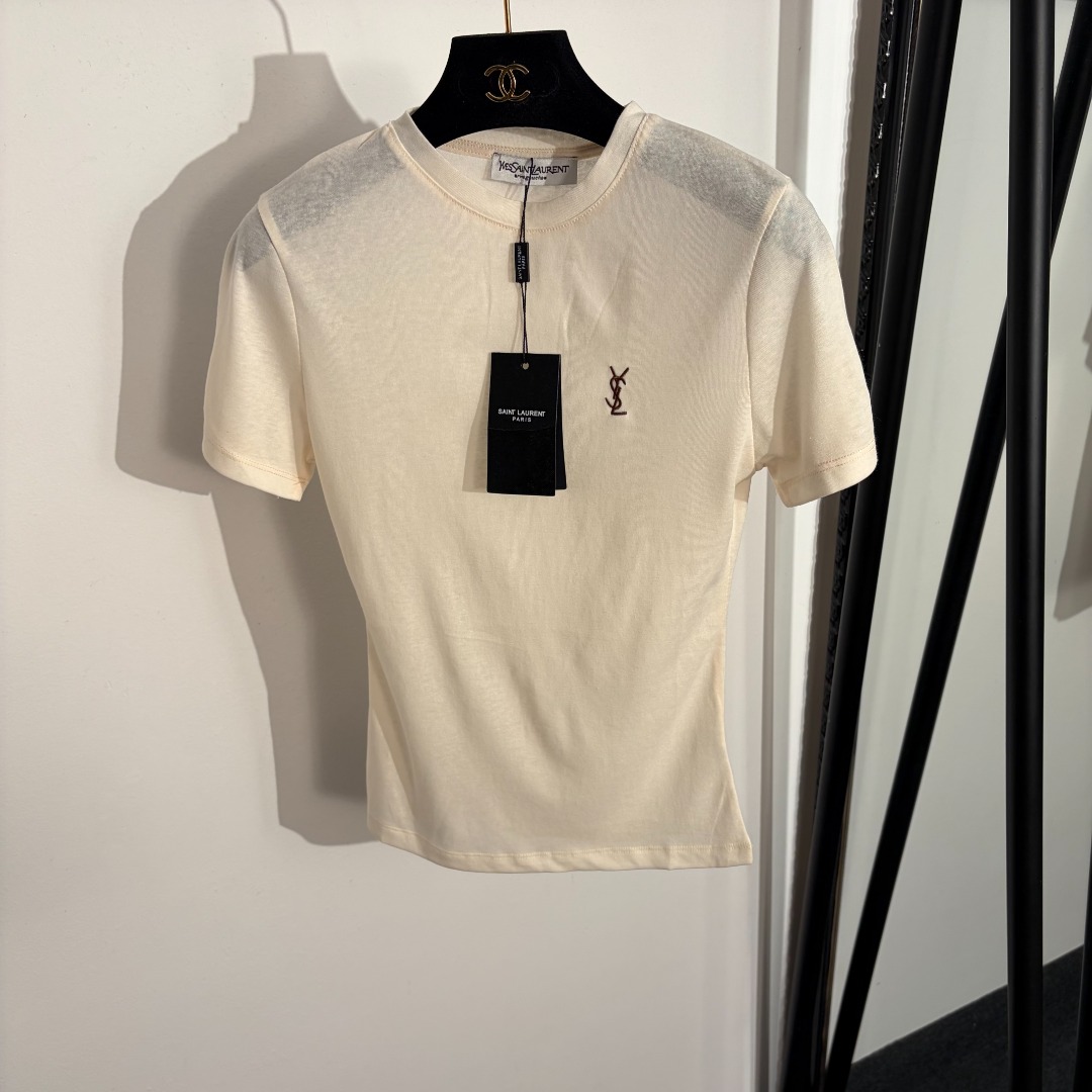 NO:779163,Model No. 20251442 YSL* new style simple logo embroidered pure cotton short-sleeved T-shirt, apricot, black, SML, [M size; shoulder width 42, chest 88, sleeve length 12, length 58, weight 0.8KG], Saint Laurent-clothing, saint laurent, saint laurent, T-shirt, tees, t-shirt,19860909款号20251442 YSL*新款 简约logo刺绣纯棉短袖T恤,杏色,黑色,SML,【M码；肩宽42,胸围88,袖长12,长58,重量0.8KG】,,圣罗兰-服装,saint laurent,saint laurent,T-shirt,tees，t-shirt,,Women's clothing