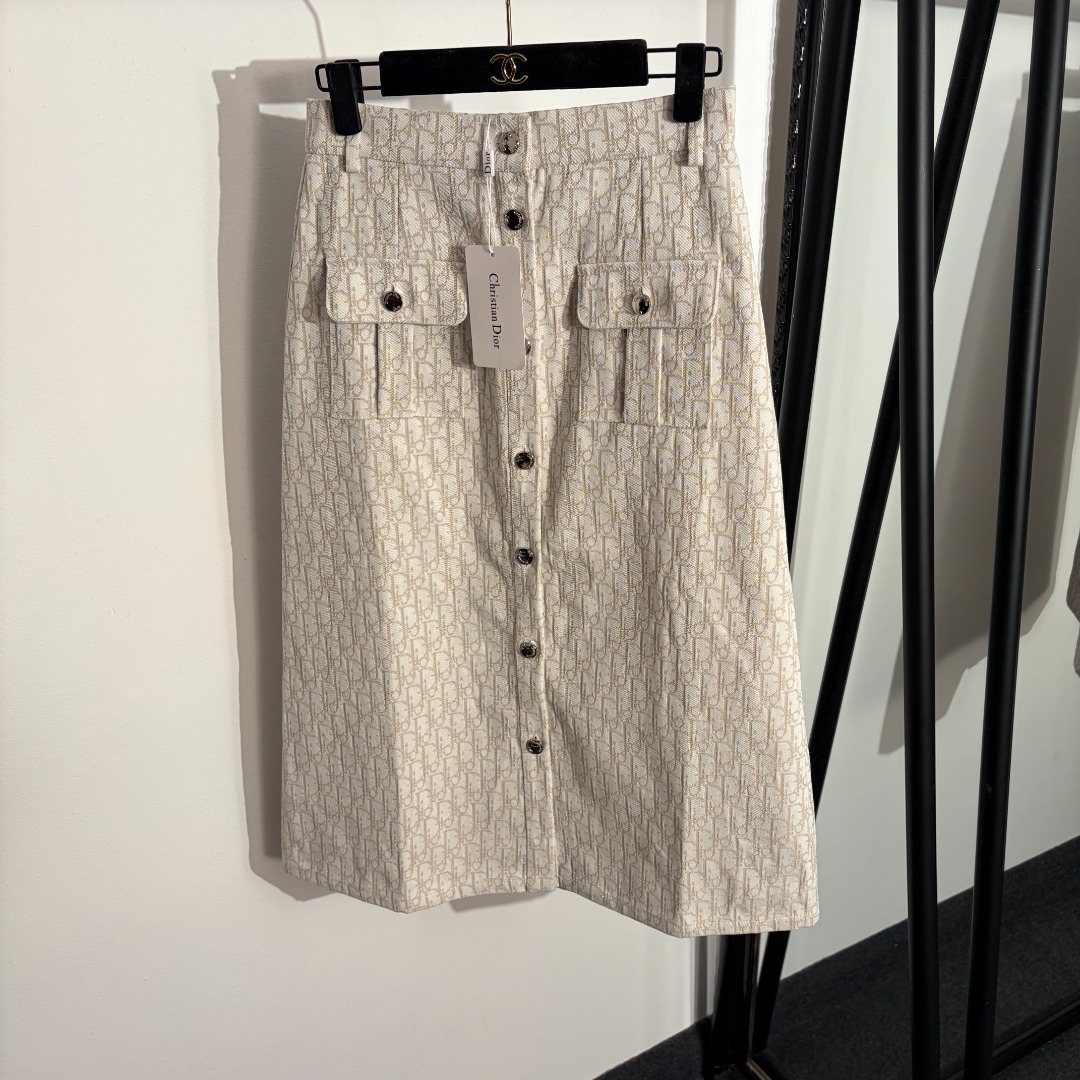 NO:779153,Model No. 20262516 Dio*new style presbyopic logo monogram single-breasted workwear skirt, apricot, light green, S-XL, [M size waist 70, length 77; weight 0.450kg], Dior-clothing, dior, dior, skirts,19860909款号20262516 Dio*新款 老花logo字母单排扣工装半裙,杏色,浅绿色,S-XL,【M码腰围70,长77；重量0.450kg】,迪奥-服装,dior,dior,skirts,,Women's clothing