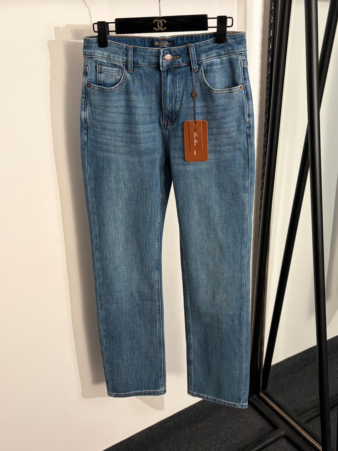 NO:779084,Model No. 20262531 Loro Piana*LP new model, hardware logo leather label decoration, slim fit and slim denim trousers with small feet, blue, S-XL, [L size waist 74, length 103; weight 0.620kg], women's clothing, loro piana, loro piana,19860909款号20262531 Loro Piana*LP新款 五金logo皮标装饰修身显瘦小脚牛仔长裤,蓝色,S-XL,【L码腰围74,长103；重量0.620kg】,女装,loro piana,loro piana,,Women's clothing