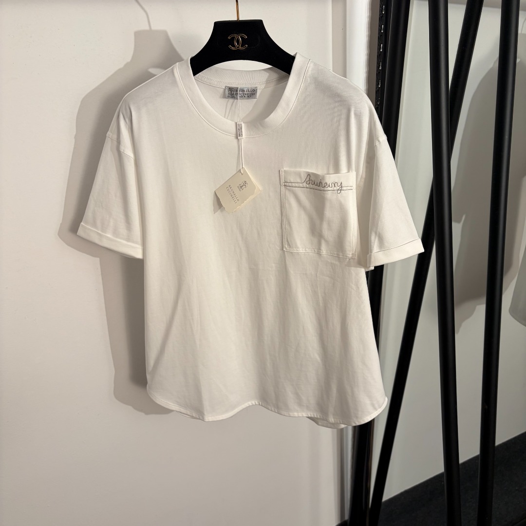 NO:779090,Model number 20262532 Brunello Cucinell*BC new bead chain letter single pocket short-sleeved T-shirt, white, blue, khaki, red, S-XL, [M size shoulder width 50, chest 112, sleeve length 18, length 65; weight 0.205kg], women's clothing, brunello cucinelli, T-shirt, tees, t-shirt,19860909款号20262532 Brunello Cucinell*BC新款 珠链字母单口袋短袖T恤,白色,蓝色,卡其色,红色,S-XL,【M码肩宽50,胸围112,袖长18,长65；重量0.205kg】,女装,brunello cucinelli,T-shirt,tees，t-shirt,,Women's clothing