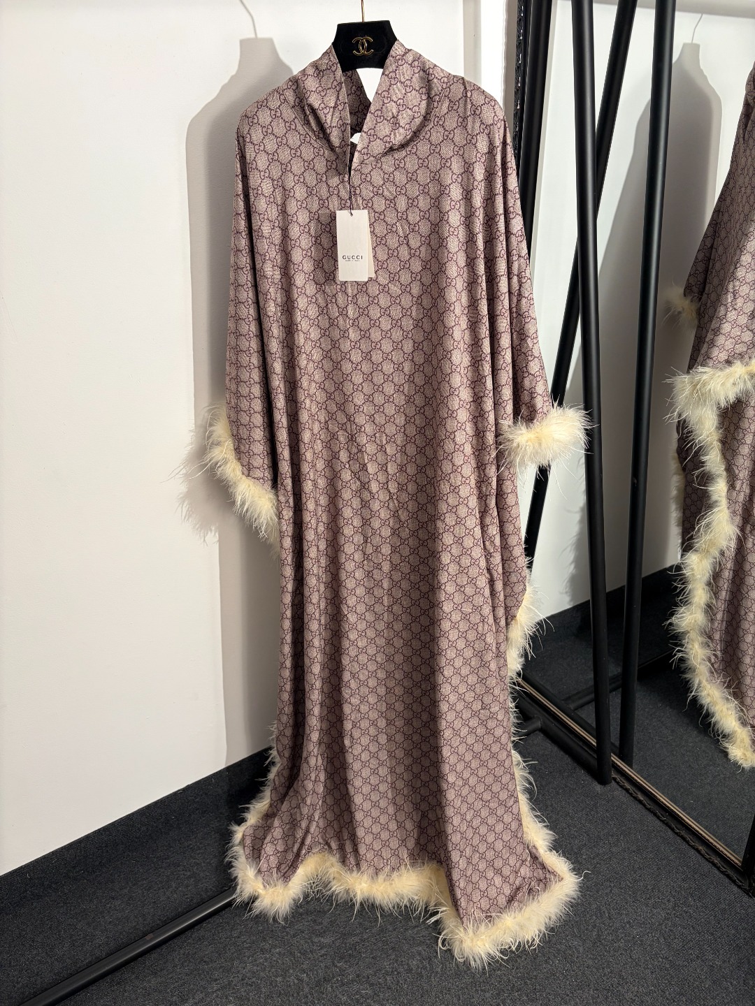 NO:779061,Model No. 20262533 Gucc* new model with presbyopic GG letters printed all over, feather stitching bat-sleeve high-neck dress, khaki, S-XL, [M size length 147; weight 0.450kg], Gucci-clothing, gucci, gucci, skirts,19860909款号20262533 Gucc*新款 满印老花GG字母 羽毛拼接蝙蝠袖高领连衣裙,卡其色,S-XL,【M码长147；重量0.450kg】,古驰-服装,gucci,gucci,skirts,,Women's clothing
