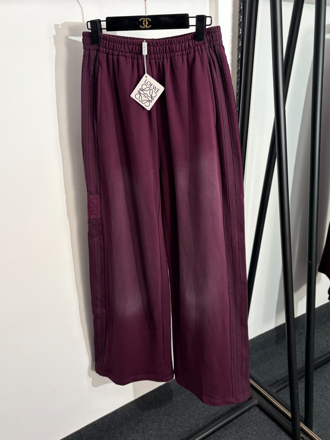 NO:779075,Style number 20262535 Loew* new style side logo embroidery striped webbing elastic waist casual wide-leg sweatpants trousers, gray, black, purple, SML, [S size waist 66 elastic, length 108; weight 0.635kg], Loew-clothing, loewe, loewe,19860909款号20262535 Loew*新款 侧边logo刺绣 条纹织带松紧腰休闲阔腿卫裤 长裤,灰色,黑色,紫红色,SML,【S码腰围66弹力,长108；重量0.635kg】,罗意威-服装,loewe,loewe,,Women's clothing