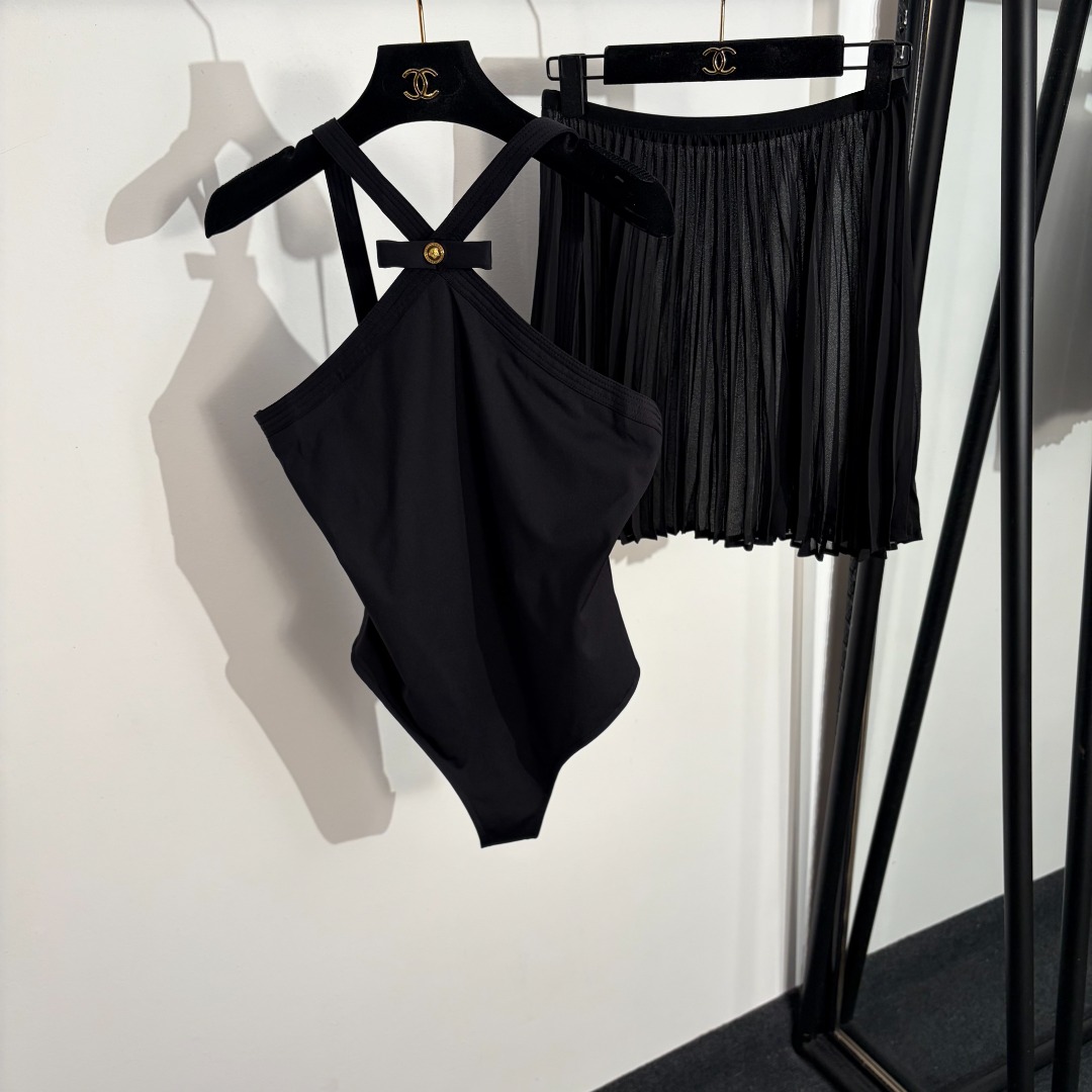 NO:779083,Model number 20262540 Versac* new bikini suit, Medusa button one-piece swimsuit + pleated short skirt, black, S-XL, [M size weight 0.210kg], Versace-clothing,versace,versace,skirts,swimsuits,bikinis,19860909款号20262540 Versac*新款比基尼套装,美杜莎纽扣连体泳衣+百褶短半裙,黑色,S-XL,【M码重量0.210kg】,范思哲-服装,versace,versace,skirts,swimsuits,bikinis,,Women's clothing