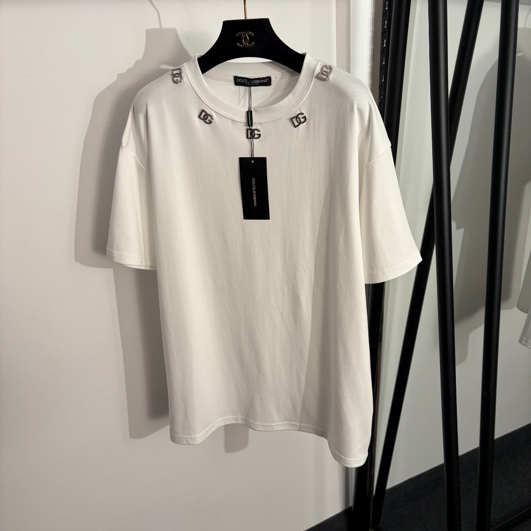 NO:829275,Model No. 20262627 DG* New DG letter hardware decorated cotton short-sleeved T-shirt, white, brown, black, red, S-XL, [M size shoulder width 52, chest 112, sleeve length 50, length 71; weight 0.250kg], Dolce & Gabbana-clothing, Dolce&Gabbana, T-shirt, tees, t-shirt,19860909款号20262627 DG*新款 DG字母五金装饰纯棉短袖T恤,白色,咖色,黑色,红色,S-XL,【M码肩宽52,胸围112,袖长50,长71；重量0.250kg】,杜嘉班纳-服装,Dolce&Gabbana,T-shirt,tees，t-shirt,,Women's clothing