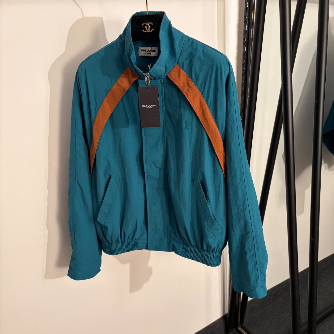NO:783068,Model No. 20262631 YSL* new logo embroidered letters stand collar long-sleeved zipper windbreaker jacket, lake blue, SML, [M size bust 122, sleeve length 74, length 60; weight 0.430kg], Saint Laurent-Clothing, saint laurent, saint laurent, jackets & coats,19860909款号20262631 YSL*新款 logo刺绣字母立领长袖拉链风衣外套,湖蓝色,SML,【M码胸围122,袖长74,长60；重量0.430kg】,圣罗兰-服装,saint laurent,saint laurent,jackets & coats,,Women's clothing