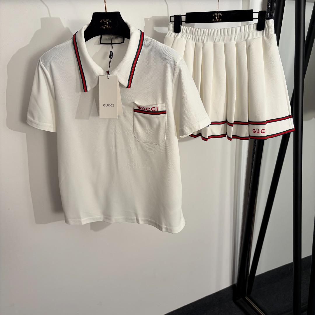 NO:781416,Model No. 20262646 Gucc* new casual suit, striped embroidered letters single pocket Polo collar short-sleeved T-shirt top + pleated short skirt, white, black, SML, [M size shoulder width 41, bust 100, sleeve length 19, length 57; waist 66 elastic, length 36; weight 0.565kg], Gucci - Clothing, gucci, gucci, skirts, T-shirt, tees, t-shirt,19860909款号20262646 Gucc*新款休闲套装,条纹刺绣字母单口袋Polo领短袖T恤上衣+百褶短半裙,白色,黑色,SML,【M码肩宽41,胸围100,袖长19,长57；腰围66弹力,长36；重量0.565kg】,古驰-服装,gucci,gucci,skirts,T-shirt,tees，t-shirt,,Women's clothing