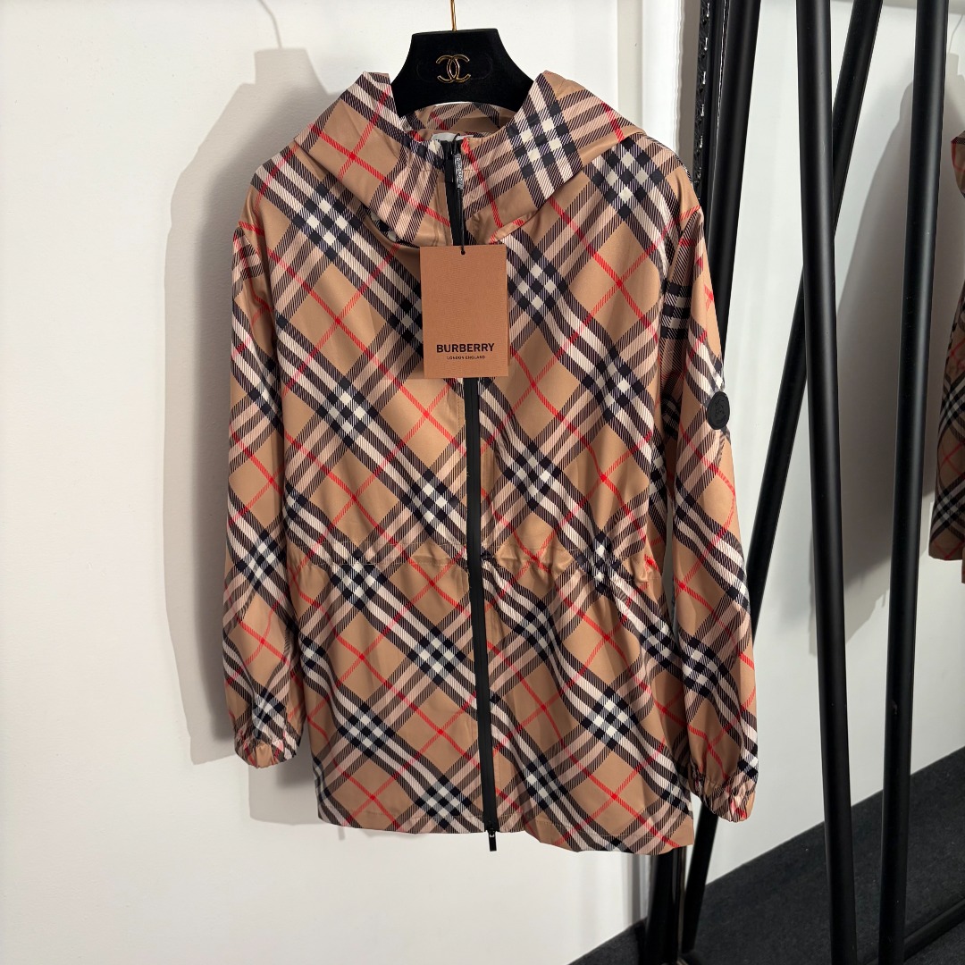 NO:781375,Model No. 20262648 Burberr* new contrast plaid drawstring waist long-sleeved hooded windbreaker jacket, khaki, pink, SML, [M size shoulder width 46, bust 110, sleeve length 58, length 73], Burberry - clothing, burberry, jackets & coats, hats,19860909款号20262648 Burberr*新款 撞色格纹抽绳收腰长袖连帽风衣外套,卡其色,粉色,SML,【M码肩宽46,胸围110,袖长58,长73】,博柏利-服装,burberry,jackets & coats,hats,,Women's clothing