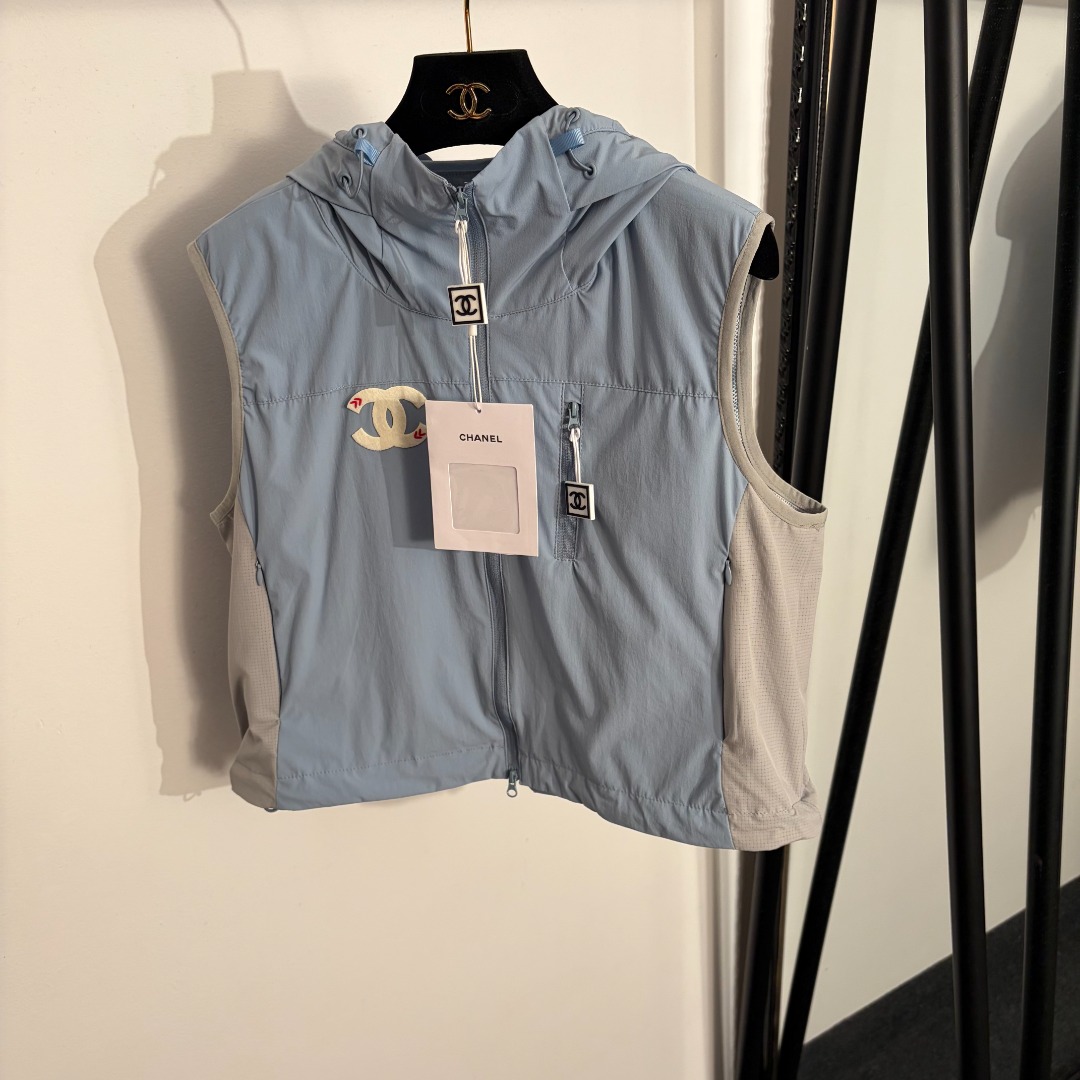 NO:781160,Model number 20262714 Chane* new style Xiaoxiang logo patch sleeveless hooded vest jacket, blue, SML, [M size bust 108, length 48; weight 0.265Kg], Chanel - clothing, chanel, chanel, jackets & coats, hats,19860909款号20262714 Chane*新款 小香logo贴布无袖连帽马甲外套,蓝色,SML,【M码胸围108,长48；重量0.265Kg】,香奈儿-服装,chanel,chanel,jackets & coats,hats,,Women's clothing