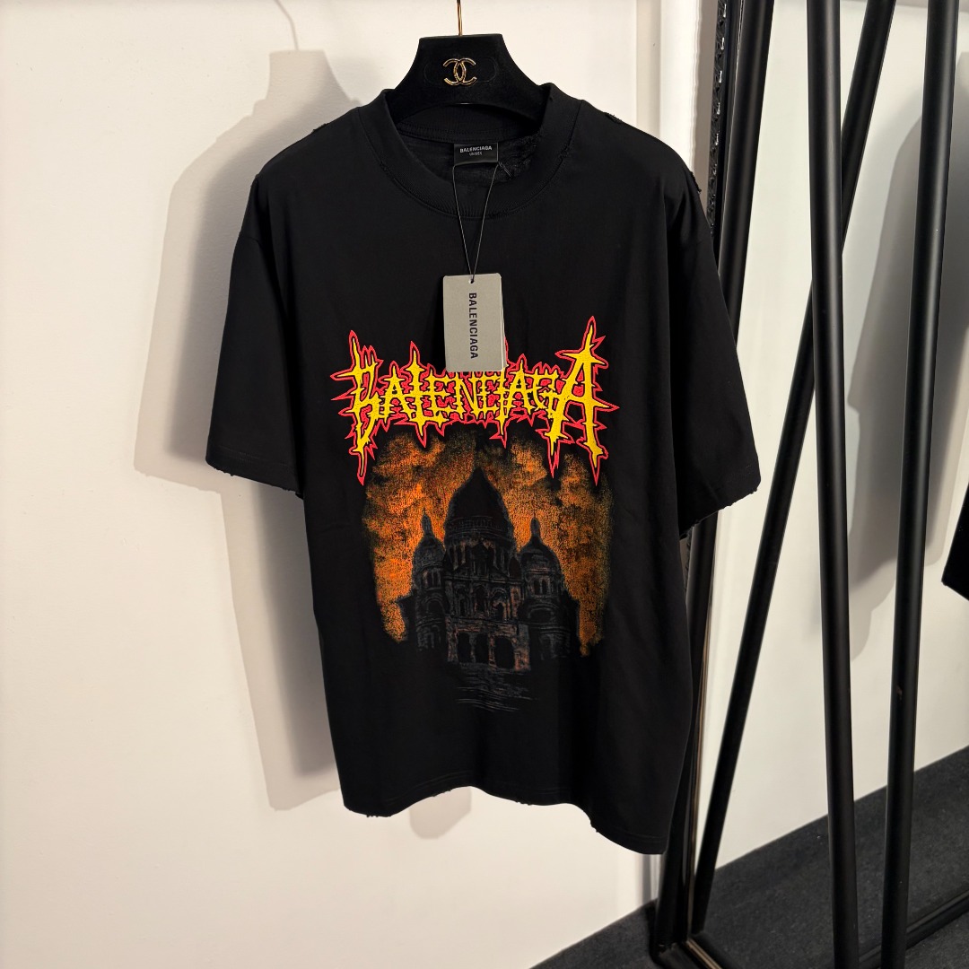 NO:781162,Style No. 20262724 Balenciag* new style dark Sacred Heart Cathedral cracked print fashion versatile short-sleeved T-shirt, black, 1 2 3, [1 size shoulder width 50, bust 114, sleeve length 21, length 76; weight 0.280Kg], Balenciaga-clothing, balenciaga, balenciaga, T-shirt, tees, t-shirt,19860909款号20262724 Balenciag*新款 暗黑圣心大教堂龟裂印花时尚百搭短袖T恤,黑色,1 2 3,【1码肩宽50,胸围114,袖长21,长76；重量0.280Kg】,巴黎世家-服装,balenciaga,balenciaga,T-shirt,tees，t-shirt,,Women's clothing