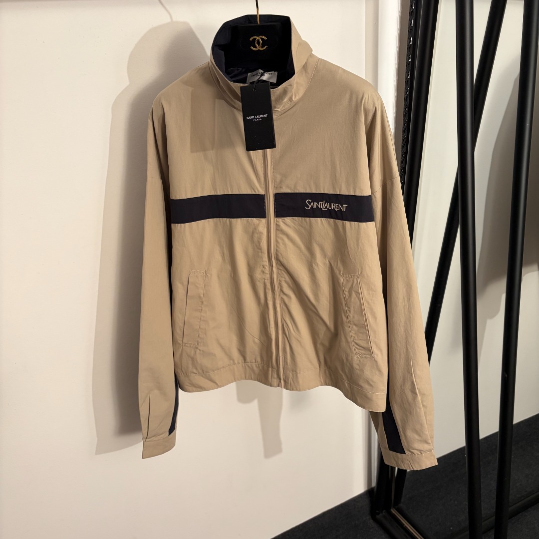 NO:783018,Model No. 20262790 YSL* new letter embroidered color block striped stand collar long-sleeved windbreaker jacket, khaki, SML, [L size shoulder width 64, chest 138, sleeve length 58, length 64; weight 0.435kg], Saint Laurent-Clothing, saint laurent, saint laurent, jackets & coats,19860909款号20262790 YSL*新款 字母刺绣拼色条纹立领长袖风衣外套,卡其色,SML,【L码肩宽64,胸围138,袖长58,长64；重量0.435kg】,圣罗兰-服装,saint laurent,saint laurent,jackets & coats,,Women's clothing
