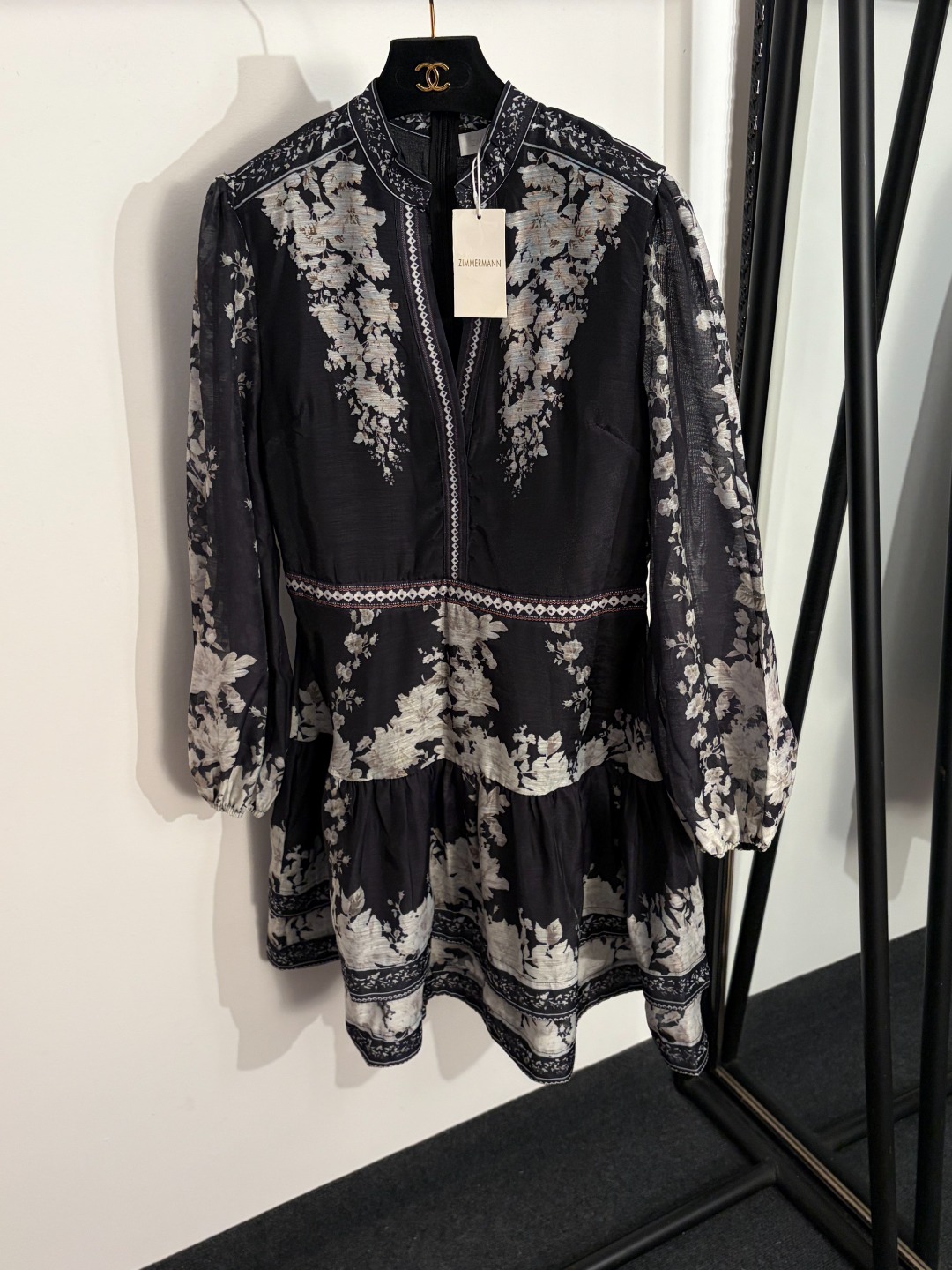 NO:783165,Model No. 20262808 Zimmermann's latest retro floral print waist long-sleeved dress, short skirt, black, S-XL, [M size shoulder width 40, bust 98, waist 80, sleeve length 62, length 97; weight 0.410kg], Zimmermann-clothing, skirts,19860909款号20262808 Zimmermann*新款 复古花朵印花收腰长袖连衣裙 短裙,黑色,S-XL,【M码肩宽40,胸围98,腰围80,袖长62,长97；重量0.410kg】,兹默曼-服装,skirts,,Women's clothing