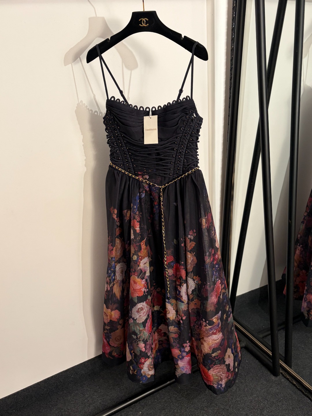 NO:783193,Model No. 20262812 Zimmermann's latest style, elegant colorful flower print, chain belt and beaded tube top suspender dress, black, S-XL, [M size bust 80 elastic, waist 70 elastic, length 110; weight 0.465kg], Zimmermann-clothing, skirts,19860909款号20262812 Zimmermann*新款 气质彩色花朵印花 链条腰带钉珠抹胸吊带连衣裙,黑色,S-XL,【M码胸围80弹力,腰围70弹力,长110；重量0.465kg】,兹默曼-服装,skirts,,Women's clothing
