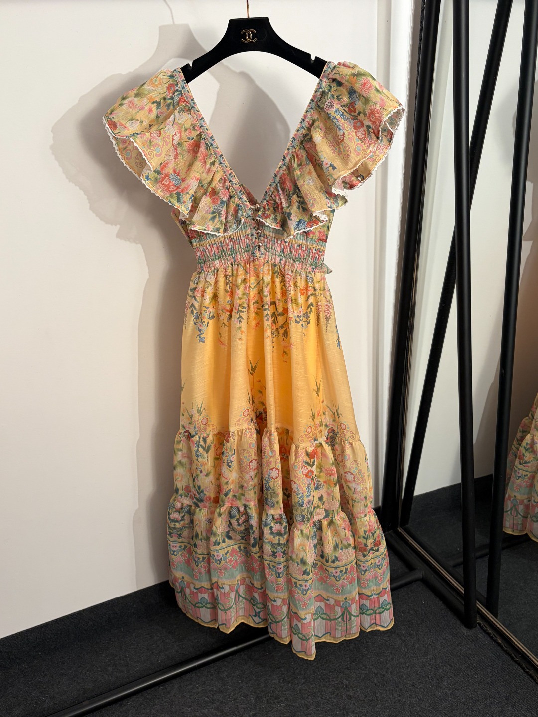 NO:783135,Model No. 20262813 Zimmermann's latest pastoral style colorful flower print ruffled deep V-neck bow backless suspender dress, yellow, S-XL, [M size bust 96 elastic, waist 68 elastic, length 130; weight 0.605kg], Zimmermann-clothing, skirts,19860909款号20262813 Zimmermann*新款 田园风彩色花朵印花 荷叶边深V领蝴蝶结露背吊带连衣裙,黄色,S-XL,【M码胸围96弹力,腰围68弹力,长130；重量0.605kg】,兹默曼-服装,skirts,,Women's clothing