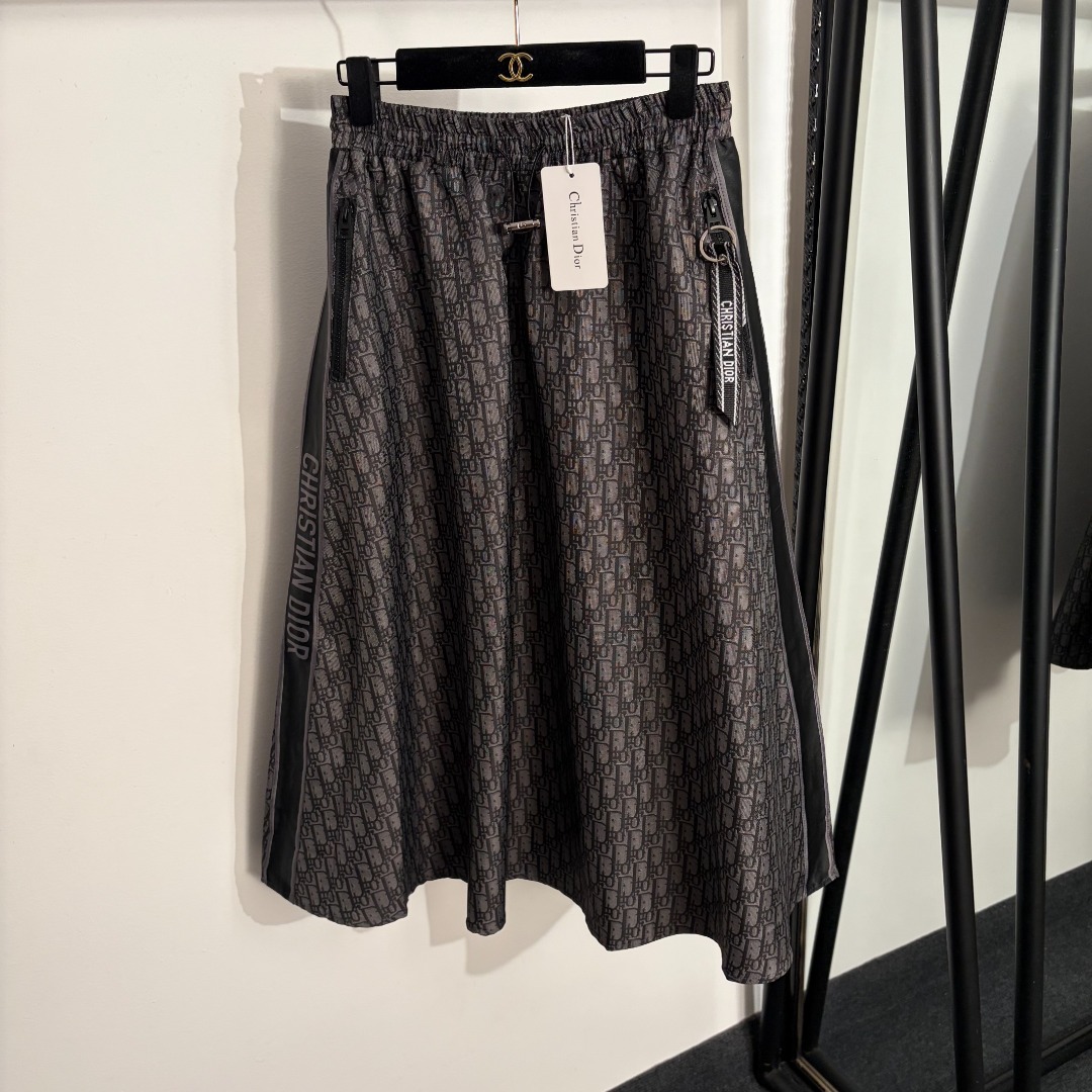 NO:782874,Model No. 20262821 Dio* new style presbyopic logo letter jacquard high waist skirt, gray, S-XL, [M size waist 66 elastic, length 81; weight 0.330kg], Dior-clothing, dior, dior, skirts,19860909款号20262821 Dio*新款 老花logo字母提花高腰半裙,灰色,S-XL,【M码腰围66弹力,长81；重量0.330kg】,迪奥-服装,dior,dior,skirts,,Women's clothing