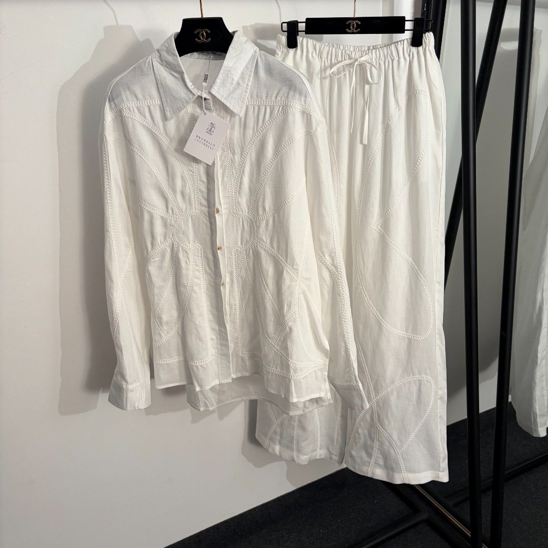 NO:782825,Model No. 20262824 Brunello Cucinell*BC new linen suit, embroidered flower lapel long-sleeved shirt + high-waisted wide-leg trousers, white, light blue, brick red, dark blue, SML, [M size shoulder width 53, bust 126, sleeve length 59, length 70-80; waist 68 elastic, length 110; weight 0.760kg], women's clothing, brunello cucinelli,19860909款号20262824 Brunello Cucinell*BC新款亚麻套装,刺绣花朵翻领长袖衬衣+高腰阔腿长裤,白色,浅蓝色,砖红色,深蓝色,SML,【M码肩宽53,胸围126,袖长59,长70-80；腰围68弹力,长110；重量0.760kg】,女装,brunello cucinelli,,Women's clothing