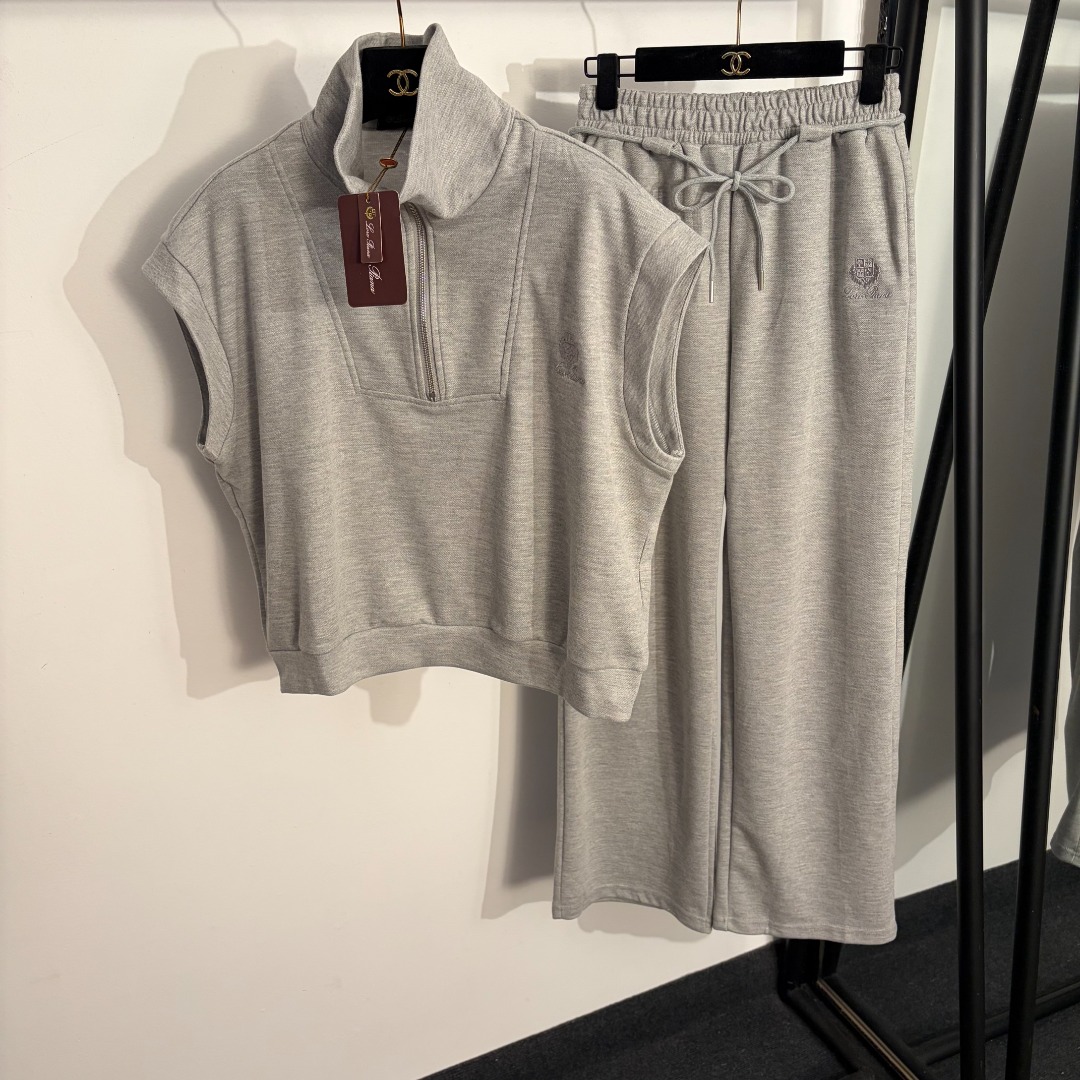 NO:783127,Model No. 20262825 Loro Piana's latest sports suit, letter logo embroidered high-neck sleeveless vest top + elastic waist straight trousers, gray, light blue, dark brown, S-XL, [M size bust 128, length 55; waist 64 stretch, length 102; weight 0.530kg], women's clothing, loro piana,19860909款号20262825 Loro Piana*新款运动套装,字母logo刺绣高领无袖背心上衣+松紧腰直筒长裤,灰色,浅蓝色,深咖色,S-XL,【M码胸围128,长55；腰围64弹力,长102；重量0.530kg】,女装,loro piana,,Women's clothing