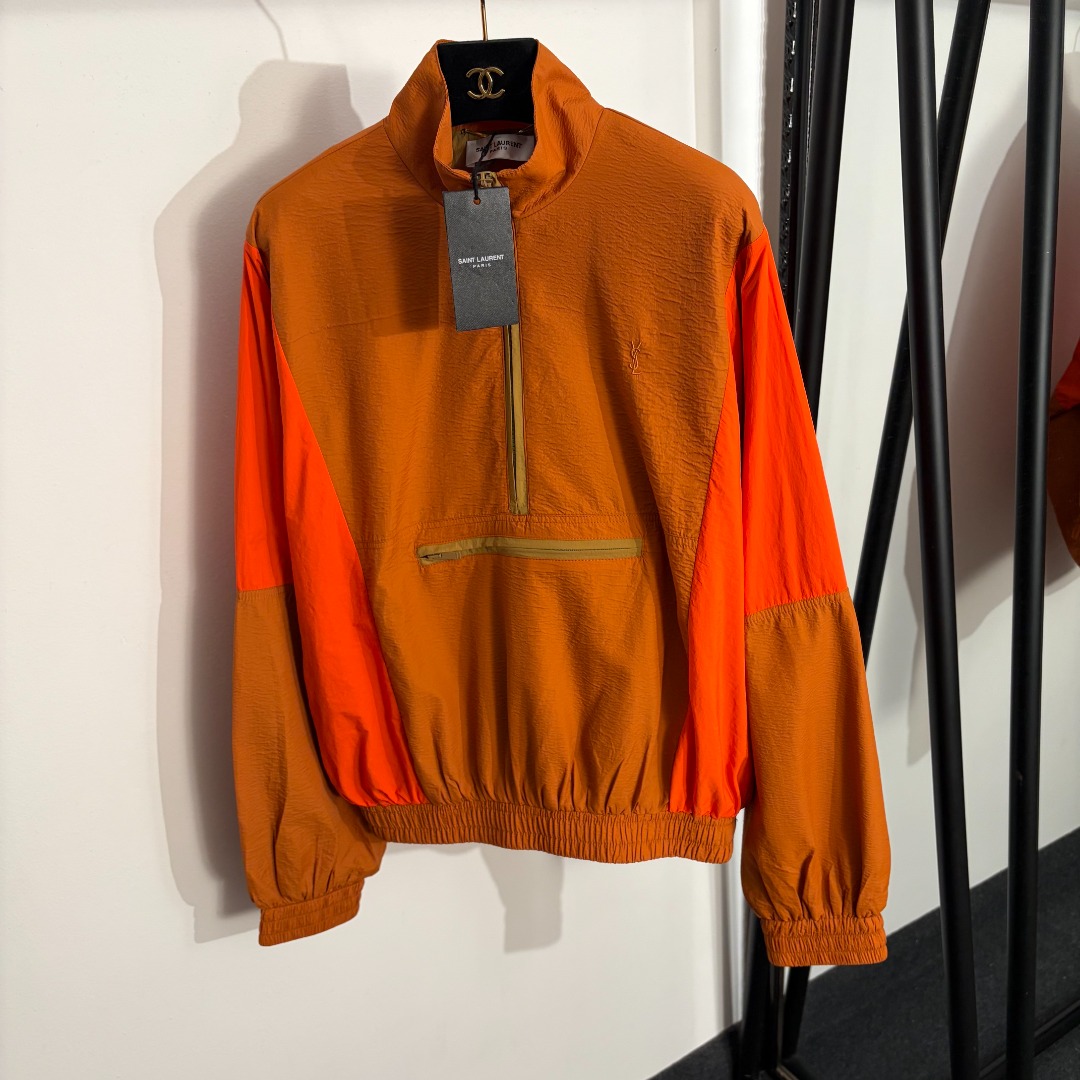 NO:783054,Model No. 20262832 YSL* new letter embroidered half-zip color-blocked long-sleeved jacket, orange, red, SML, [S size bust 142, sleeve length 81, length 62; weight 0.365kg] shot, Saint Laurent-Clothing, saint laurent, saint laurent,19860909款号20262832 YSL*新款 字母刺绣半拉链拼色长袖冲锋衣,橘色,红色,SML,【S码胸围142,袖长81,长62；重量0.365kg】拍,圣罗兰-服装,saint laurent,saint laurent,,Women's clothing