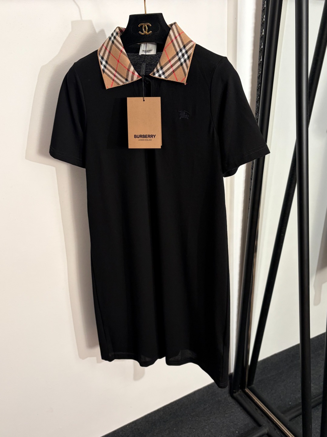 NO:783025,Style number 20262833 Burberr* new style War Horse Knight plaid Polo collar short-sleeved dress, black, pink, SML, [M size bust 90, sleeve length 22, length 88; weight 0.265kg], Burberry - clothing, burberry, skirts, T-shirt,19860909款号20262833 Burberr*新款 战马骑士 格纹Polo领短袖连衣裙,黑色,粉色,SML,【M码胸围90,袖长22,长88；重量0.265kg】,博柏利-服装,burberry,skirts,T-shirt,,Women's clothing