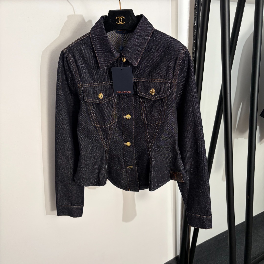 NO:783076,Model No. 20262842 LV* new style chest pocket ruffled slim long-sleeved denim jacket, black, SML, [M size shoulder width 39, bust 88, sleeve length 64, length 53], Louis Vuitton-clothing, louis vuitton, louis vuitton, jackets & coats,19860909款号20262842 LV*新款 胸前口袋荷叶边修身长袖牛仔外套,黑色,SML,【M码肩宽39,胸围88,袖长64,长53】,路易威登-服装,louis vuitton,louis vuitton,jackets & coats,,Women's clothing