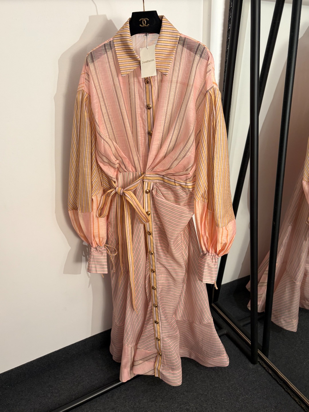 NO:858398,Model No. 20262868 Zimmermann's latest irregular color-blocked striped lace-up waist lantern long-sleeved dress, long skirt, pink, S-XL, [L size shoulder width 59, bust 110, waist 84, sleeve length 69, length 137; weight 0.680kg], Zimmermann-clothing, skirts,19860909款号20262868 Zimmermann*新款 不规则拼色条纹系带收腰灯笼长袖连衣裙 长裙,粉色,S-XL,【L码肩宽59,胸围110,腰围84,袖长69,长137；重量0.680kg】,兹默曼-服装,skirts,,Women's clothing