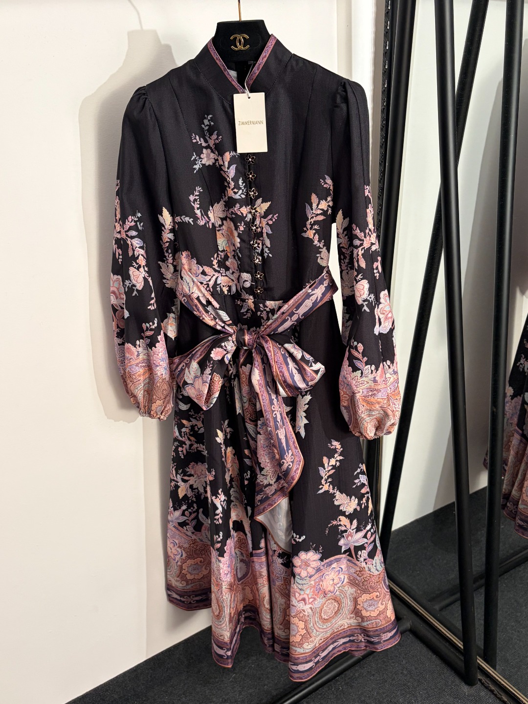 NO:889570,Model No. 20262871 Zimmermann's latest retro elegant print flower button lace-up waist stand-up collar lantern long-sleeved dress long skirt, black, light blue, S-XL, [M size bust 90, waist 74, sleeve length 62, length 122; weight 0.660kg], Zimmermann-clothing, skirts,19860909款号20262871 Zimmermann*新款 复古优雅印花 花朵纽扣系带收腰立领灯笼长袖连衣裙 长裙,黑色,浅蓝色,S-XL,【M码胸围90,腰围74,袖长62,长122；重量0.660kg】,兹默曼-服装,skirts,,Women's clothing
