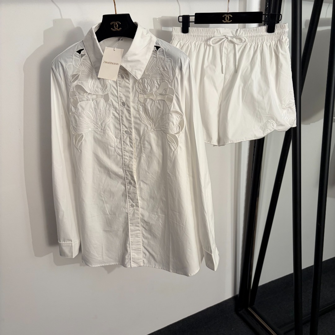 NO:888231,Model number 20262911 Zimmermann's latest suit, lotus leaf flower hollow embroidery long-sleeved shirt + shorts, white, S-XL, [M size shoulder width 39, bust 130, sleeve length 62, length 72; waist 70 elastic, length 36; weight 0.455kg], Zimmermann-clothing, shorts,19860909款号20262911 Zimmermann*新款套装,荷叶花朵镂空刺绣长袖衬衣+短裤,白色,S-XL,【M码肩宽39,胸围130,袖长62,长72；腰围70弹力,长36；重量0.455kg】,兹默曼-服装,shorts,,Women's clothing