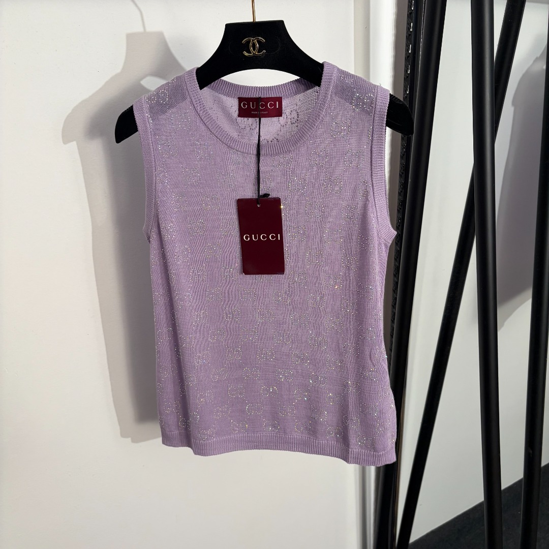 NO:786499,Model No. 20263088 Gucc* new style thin breathable slim knitted vest with GG hot diamond letters all over, off-white, purple, apricot, [one size fits all bust 96, length 59; weight 0.120kg], Gucci-clothing, gucci, gucci,19860909款号20263088 Gucc*新款 满身GG烫钻字母薄款透气修身针织背心,米白色,紫色,杏色,【均码胸围96,长59；重量0.120kg】,古驰-服装,gucci,gucci,,Women's clothing