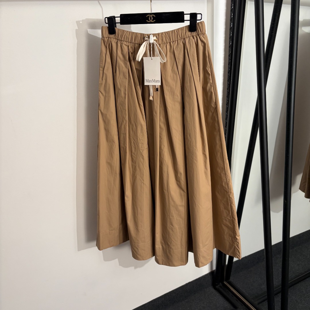 NO:822506,Model number 20263457 MaxMar* new style slim and versatile elastic waist skirt, khaki, black, brown, SML, [M size waist 70 elastic, length 88; weight 0.390kg], MaxMar-clothing, skirts,19860909款号20263457 MaxMar*新款 显瘦百搭松紧腰半裙,卡其色,黑色,咖啡色,SML,【M码腰围70弹力,长88；重量0.390kg】,麦丝玛拉-服装,skirts,,Women's clothing