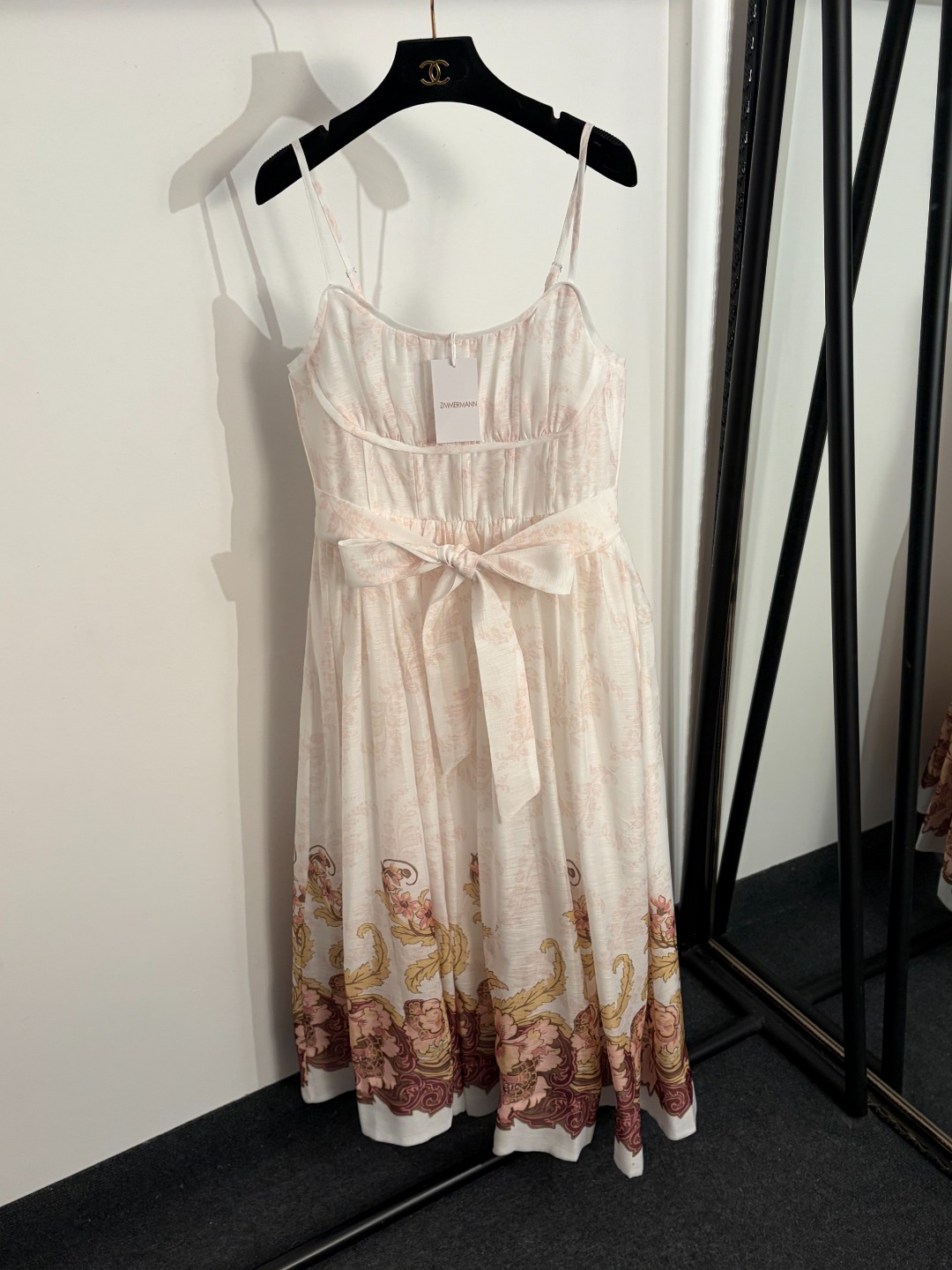 NO:885415,Model No. 20263424 Zimmermann* new resort style retro hem flower dark pattern flower print lace-up waist suspender dress long skirt, white, black, S-XL, [M size bust 82 elastic, waist 74 elastic, length 115; weight 0.575kg], Zimmermann-clothing, skirts,19860909款号20263424 Zimmermann*新款 度假风复古下摆花朵暗纹花朵印花系带收腰吊带连衣裙 长裙,白色,黑色,S-XL,【M码胸围82弹力,腰围74弹力,长115；重量0.575kg】,兹默曼-服装,skirts,,Women's clothing