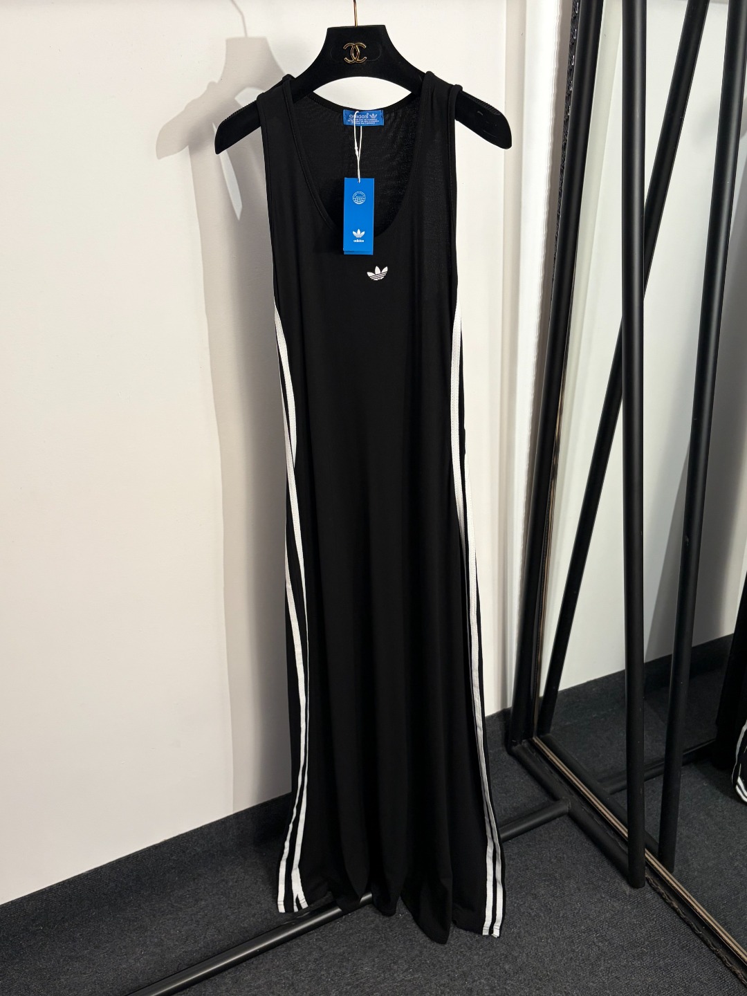 NO:822501,Model number 20263474 Adida's latest clover print side striped webbing stretch slim vest dress, black, SML, [M size bust 80, length 142; weight 0.440kg], women's clothing, adidas, skirts,19860909款号20263474 Adida*新款 三叶草印花 侧边条纹织带弹力修身背心连衣裙,黑色,SML,【M码胸围80,长142；重量0.440kg】,女装,adidas,skirts,,Women's clothing