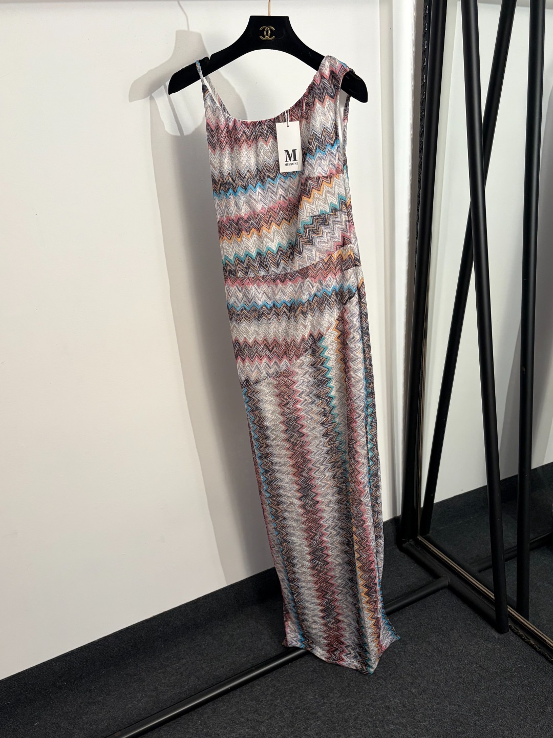 NO:822533,Model No. 20263479 Misson's latest colorful wavy striped slim-fitting slit suspender dress, picture color, S-XL, [M size bust 76, length 138; weight 0.240kg], women's clothing, skirts,19860909款号20263479 Misson*新款 彩色波浪条纹修身开叉吊带连衣裙,图片色,S-XL,【M码胸围76,长138；重量0.240kg】,女装,skirts,,Women's clothing