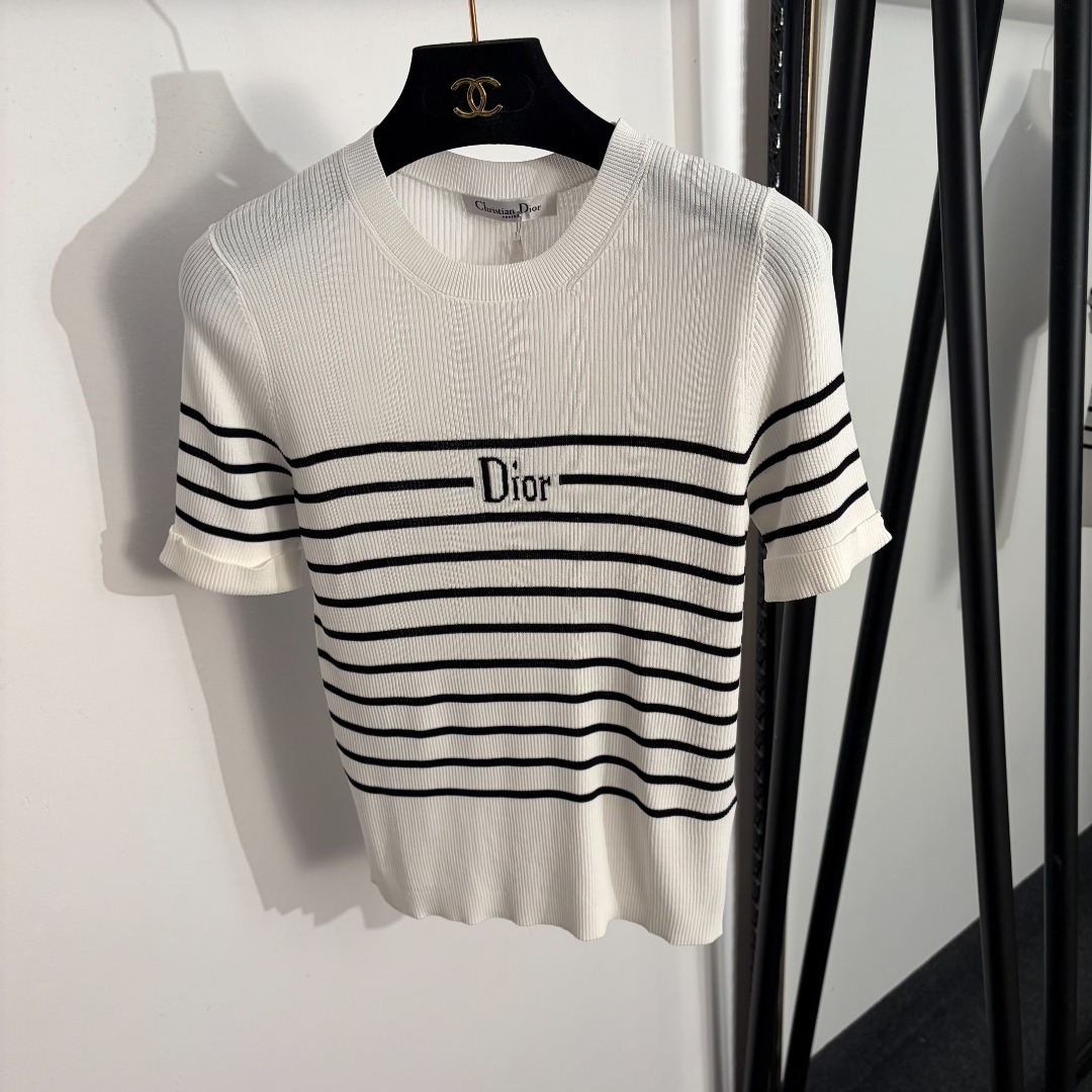 NO:822505,Model number 20263493 Dio* new Tencel striped short-sleeved sweater top, white, blue, pink, navy, 36 38 40, [38 size bust 70, sleeve length 23, length 54; weight 0.160kg], Dior-clothing, dior, dior, T-shirt,19860909款号20263493 Dio*新款天丝条纹短袖针织衫上衣,白色,蓝色,粉色,藏蓝色,36 38 40,【38码胸围70,袖长23,长54；重量0.160kg】,迪奥-服装,dior,dior,T-shirt,,Women's clothing