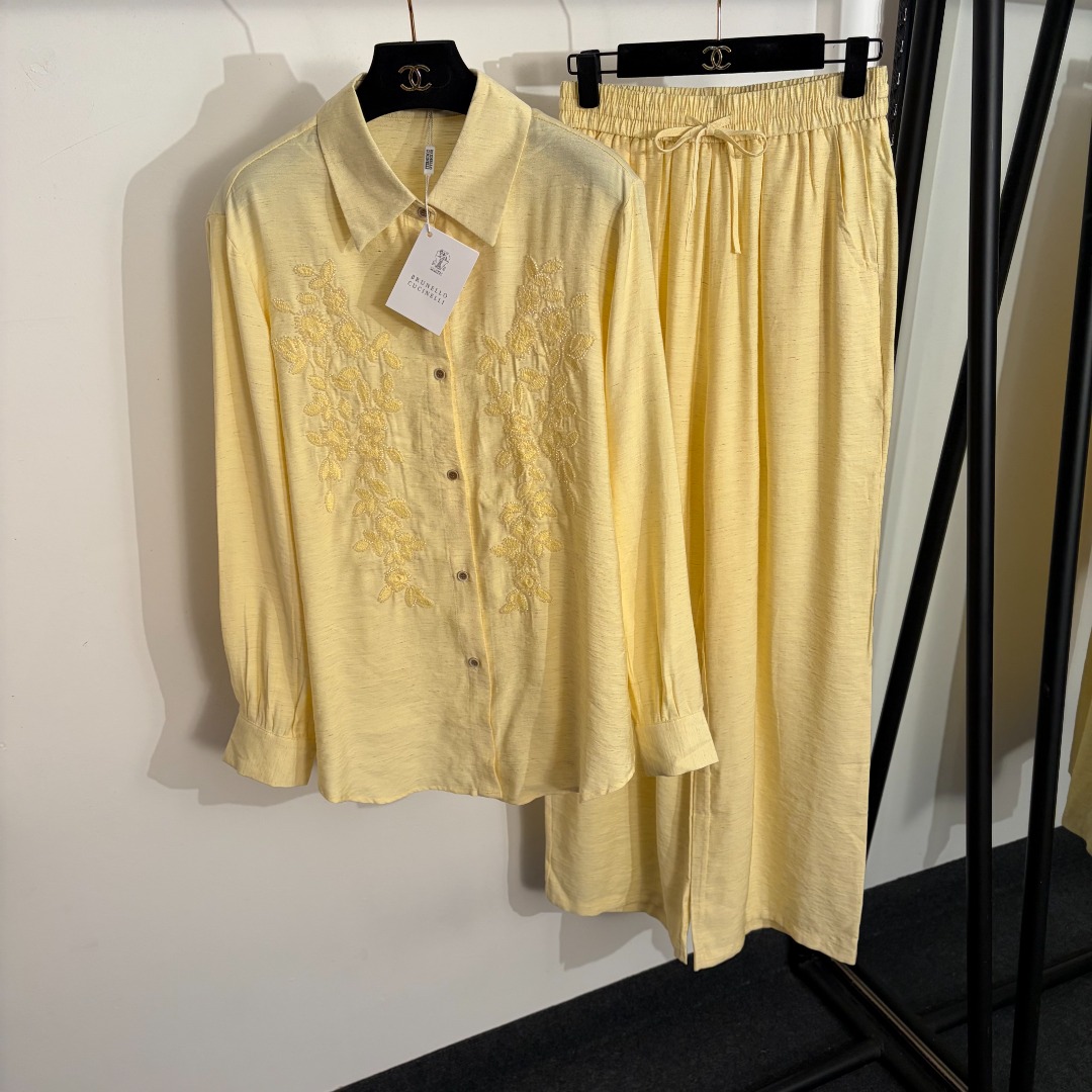 NO:826654,Model No. 20261007 Brunello Cucinell*BC new linen suit, heavy beaded embroidered flower long-sleeved shirt + elastic waist casual trousers, yellow, pink, khaki, light blue, SML, [M size shoulder width 42, bust 110, sleeve length 60, length 70; waist 62 elastic, length 104; weight 0.555kg], women's clothing, brunello cucinelli,19860909款号20261007 Brunello Cucinell*BC新款亚麻套装,重工钉珠刺绣花朵长袖衬衣+松紧腰休闲长裤,黄色,粉色,卡其色,浅蓝色,SML,【M码肩宽42,胸围110,袖长60,长70；腰围62弹力,长104；重量0.555kg】,女装,brunello cucinelli,,Women's clothing