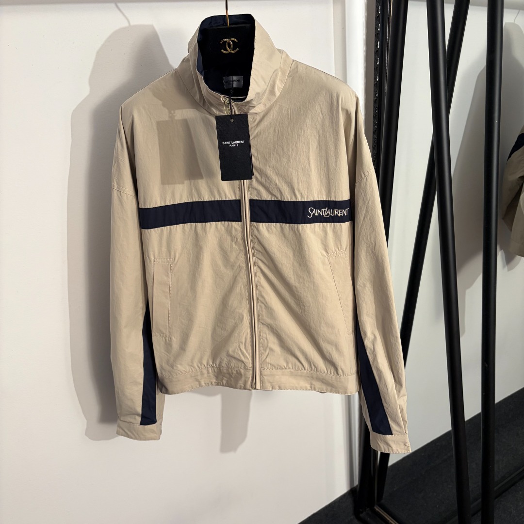 NO:885393,Model No. 20263599 YSL*new model Customized YSL zipper puller Logo letter embroidery on the chest Colorblock stand-up collar long-sleeved windbreaker jacket, khaki, S M L, [L size shoulder width 63, bust 132, sleeve length 51, length 58; weight 0.460kg], Saint Laurent-Clothing, saint laurent, saint laurent, jackets & coats,19860909款号20263599 YSL*新款 定制ysl拉链头 胸前logo字母刺绣 拼色立领长袖风衣外套,卡其色,S M L,【L码肩宽63,胸围132,袖长51,长58；重量0.460kg】,圣罗兰-服装,saint laurent,saint laurent,jackets & coats,,Women's clothing