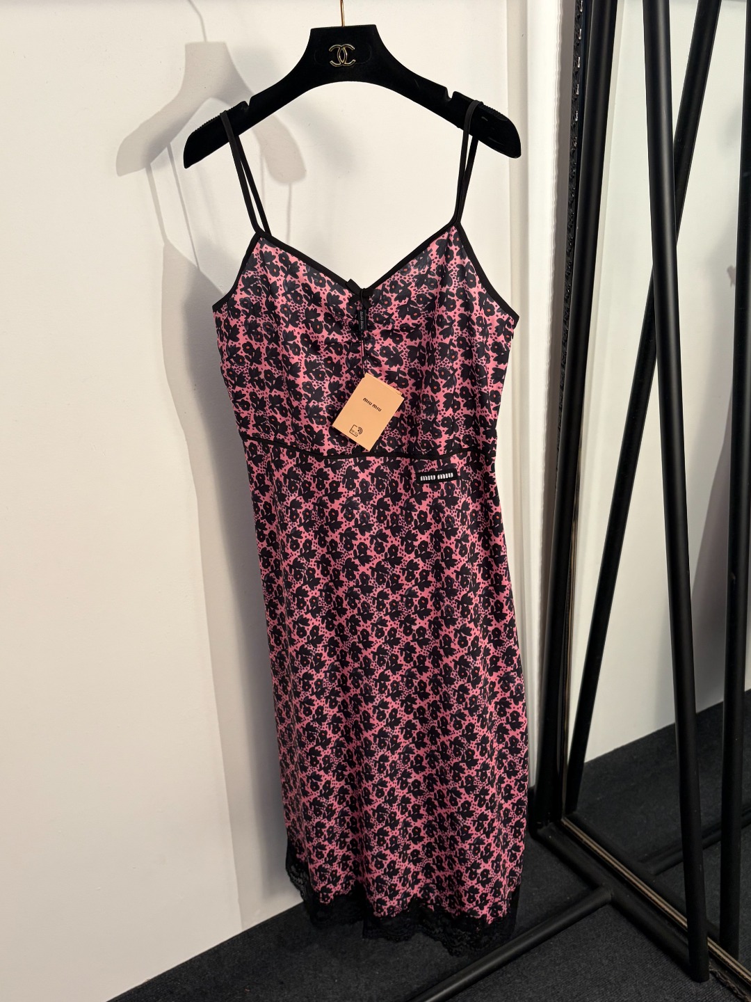 NO:826606,Model No. 20263608 Miumi*new style small floral lace suspender dress, pink, SML, [M size bust 88, waist 78, length 106; weight 0.125kg], Miumi-clothing, miumiu, skirts,19860909款号20263608 Miumi*新款 小碎花蕾丝摆吊带连衣裙,粉色,SML,【M码胸围88,腰围78,长106；重量0.125kg】,缪缪-服装,miumiu,skirts,,Women's clothing