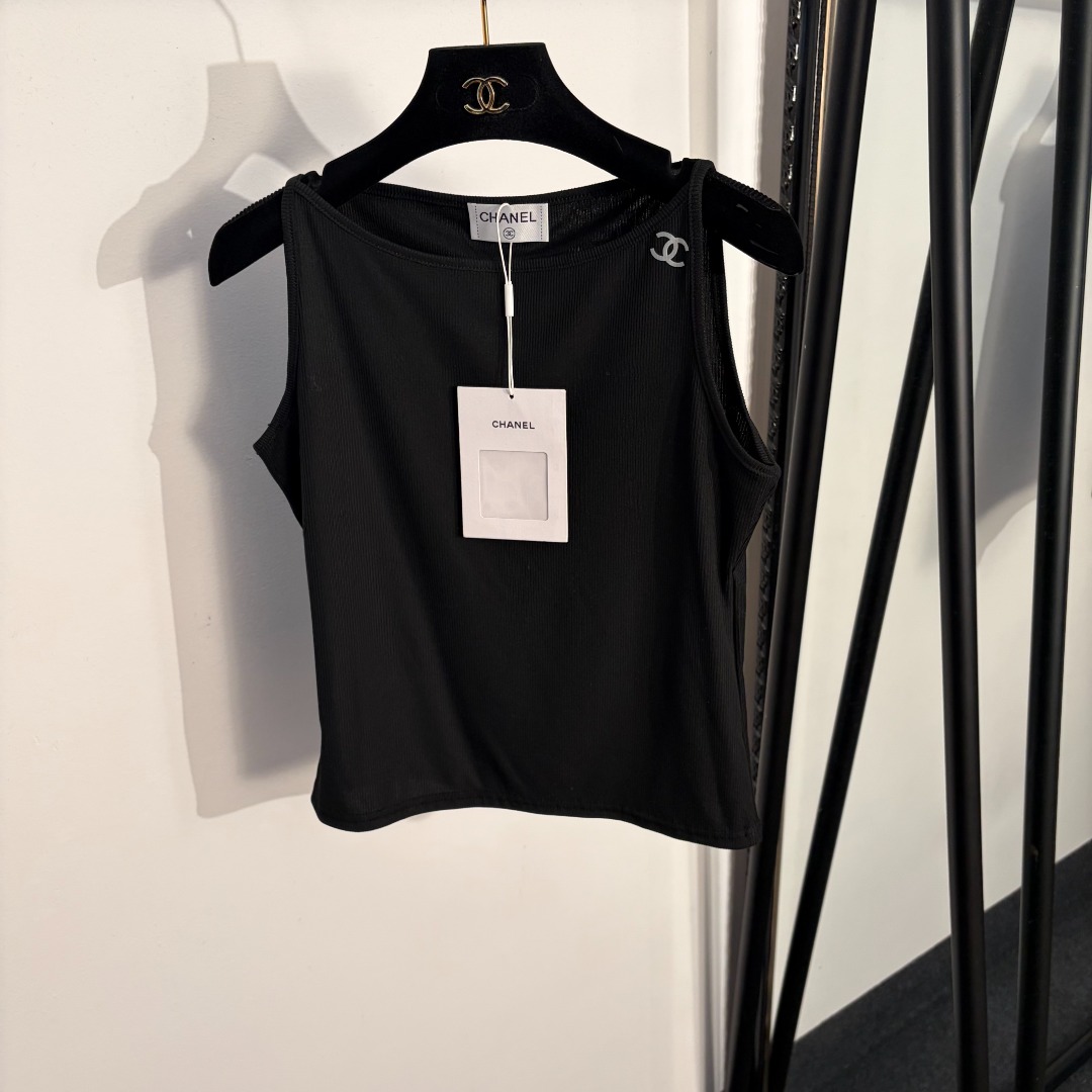 NO:826593,Model number 20263606 Chane* new style Xiaoxiang logo printed one-line collar vest, white, gray, black, S M L, [M size bust 82, length 49; weight 0.75kg], Chanel-clothing, chanel, chanel,19860909款号20263606 Chane*新款 小香logo印花一字领背心,白色,灰色,黑色,S M L,【M码胸围82,长49；重量0.75kg】,香奈儿-服装,chanel,chanel,,Women's clothing