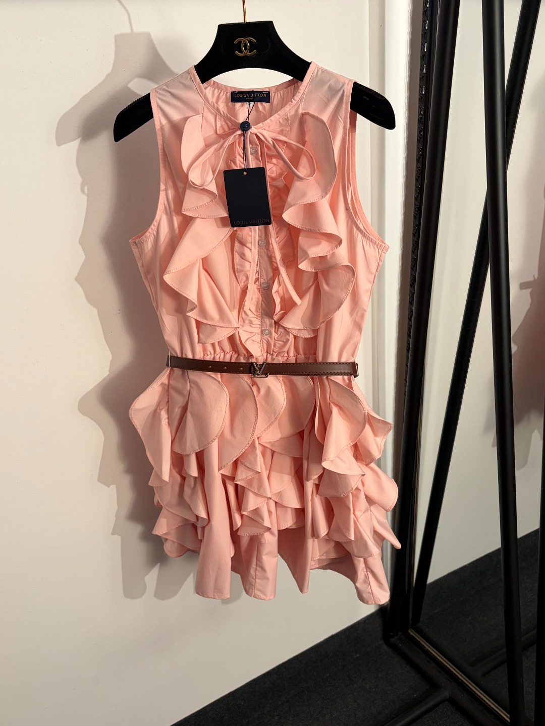 NO:829359,Style No. 20263624 LV* new style elegant ruffled waist sleeveless vest dress, with belt, pink, black, S-XL, [S size bust 98, waist 70, length 86; weight 0.430kg], Louis Vuitton-clothing, louis vuitton, louis vuitton, skirts,19860909款号20263624 LV*新款 气质荷叶边收腰无袖背心连衣裙,配腰带,粉色,黑色,S-XL,【S码胸围98,腰围70,长86；重量0.430kg】,路易威登-服装,louis vuitton,louis vuitton,skirts,,Women's clothing