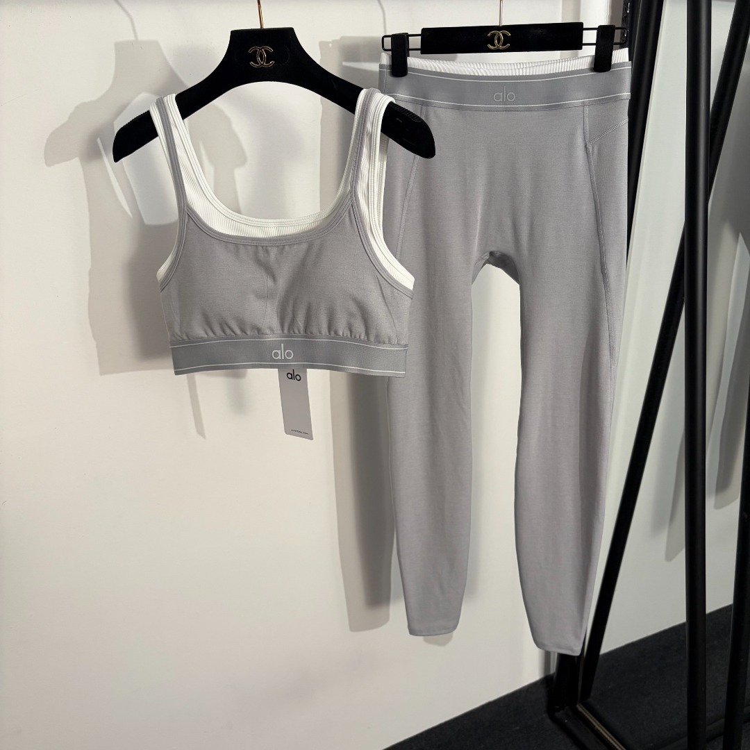 NO:829424,Model No. 20263628 Alo* new yoga sports suit, fake two-piece color matching camisole with chest pads + elastic slim leggings, gray, green, lavender, S-XL, [M size bust 74, length 35; waist 64 elastic, length 92; weight 0.350kg], women's clothing,19860909款号20263628 Alo*新款瑜伽运动套装,假两件拼色拼接 带胸垫吊带背心+弹力修身小脚打底裤,灰色,绿色,淡紫色,S-XL ,【M码胸围74,长35；腰围64弹力,长92；重量0.350kg】,女装,,Women's clothing
